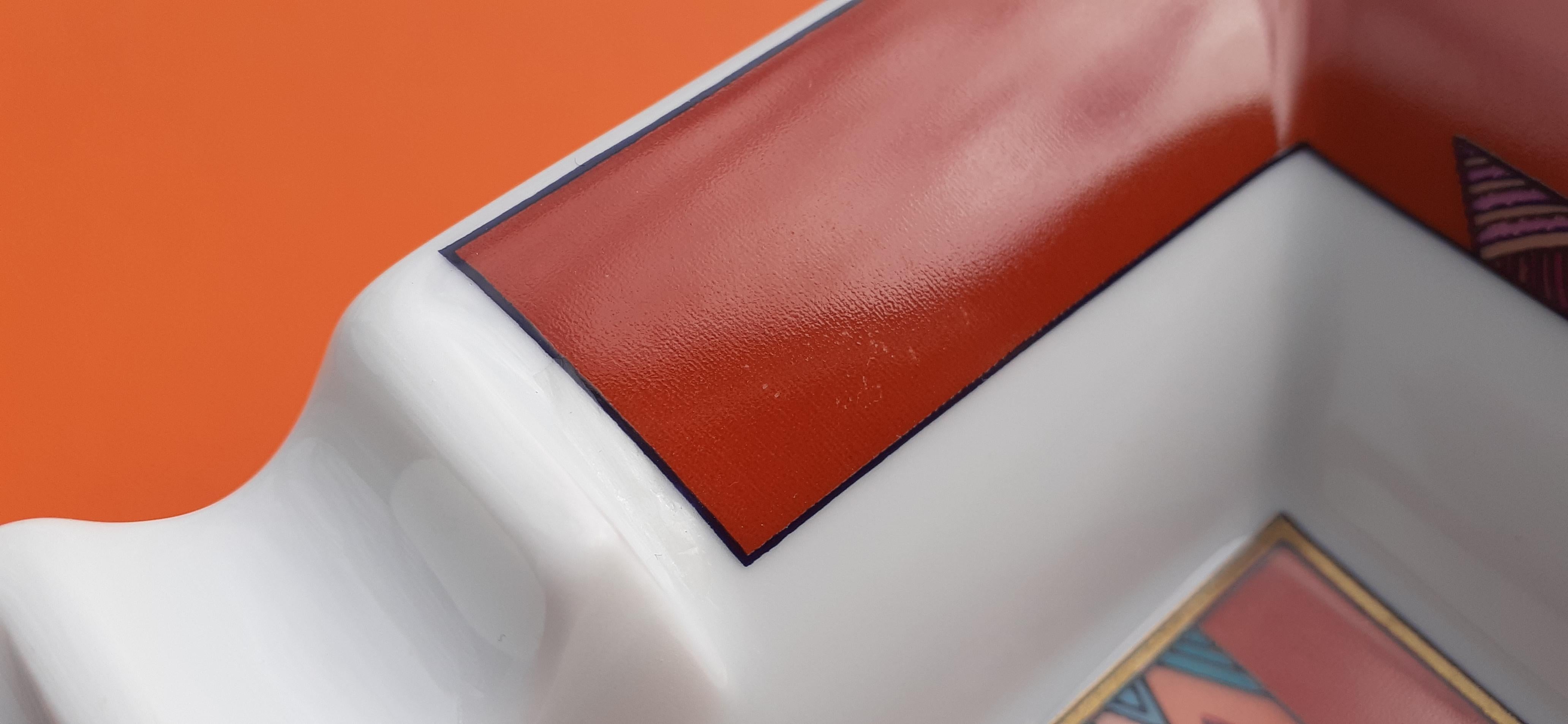 Hermès Vintage Cigar Ashtay Change Tray in Porcelain Columns Print en vente 11