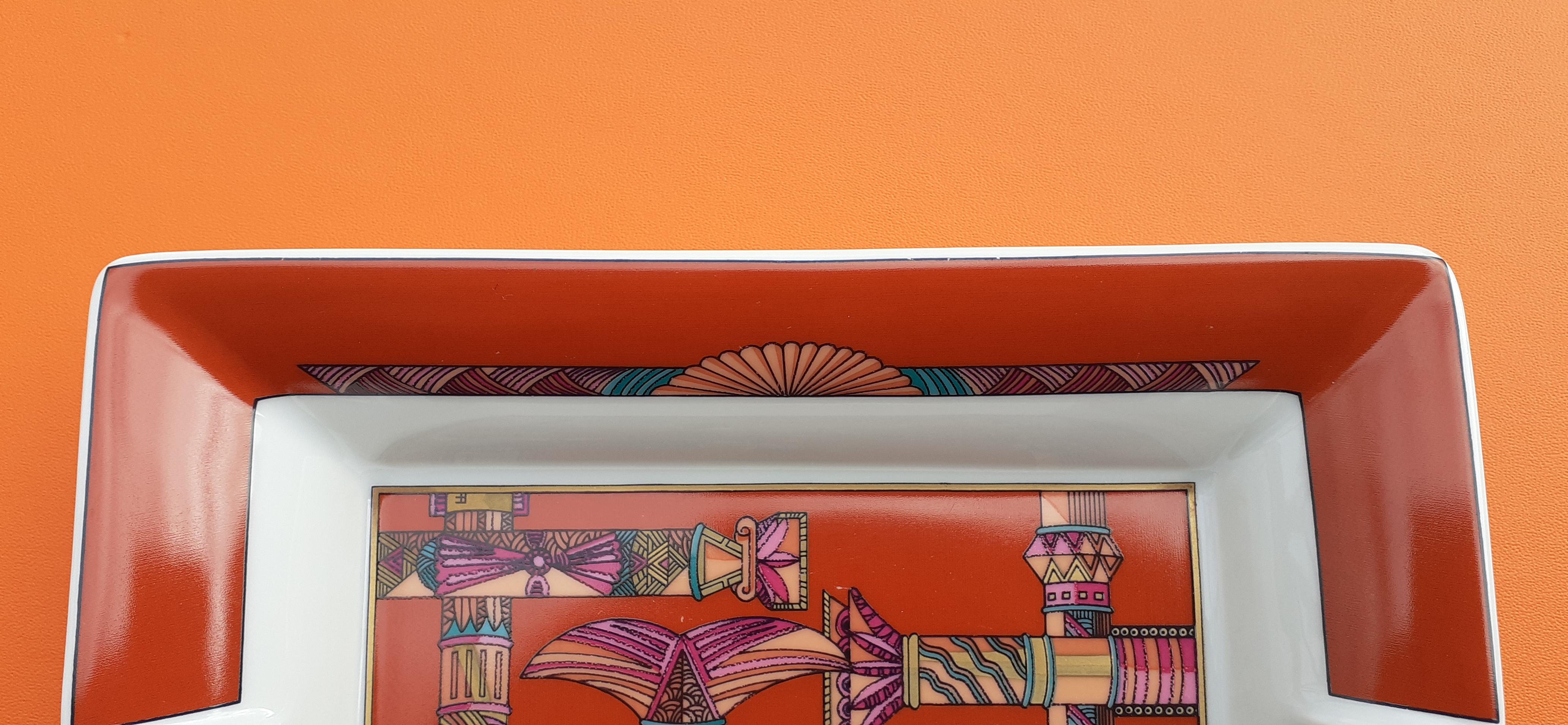 Hermès Vintage Cigar Ashtay Change Tray in Porcelain Columns Print en vente 3