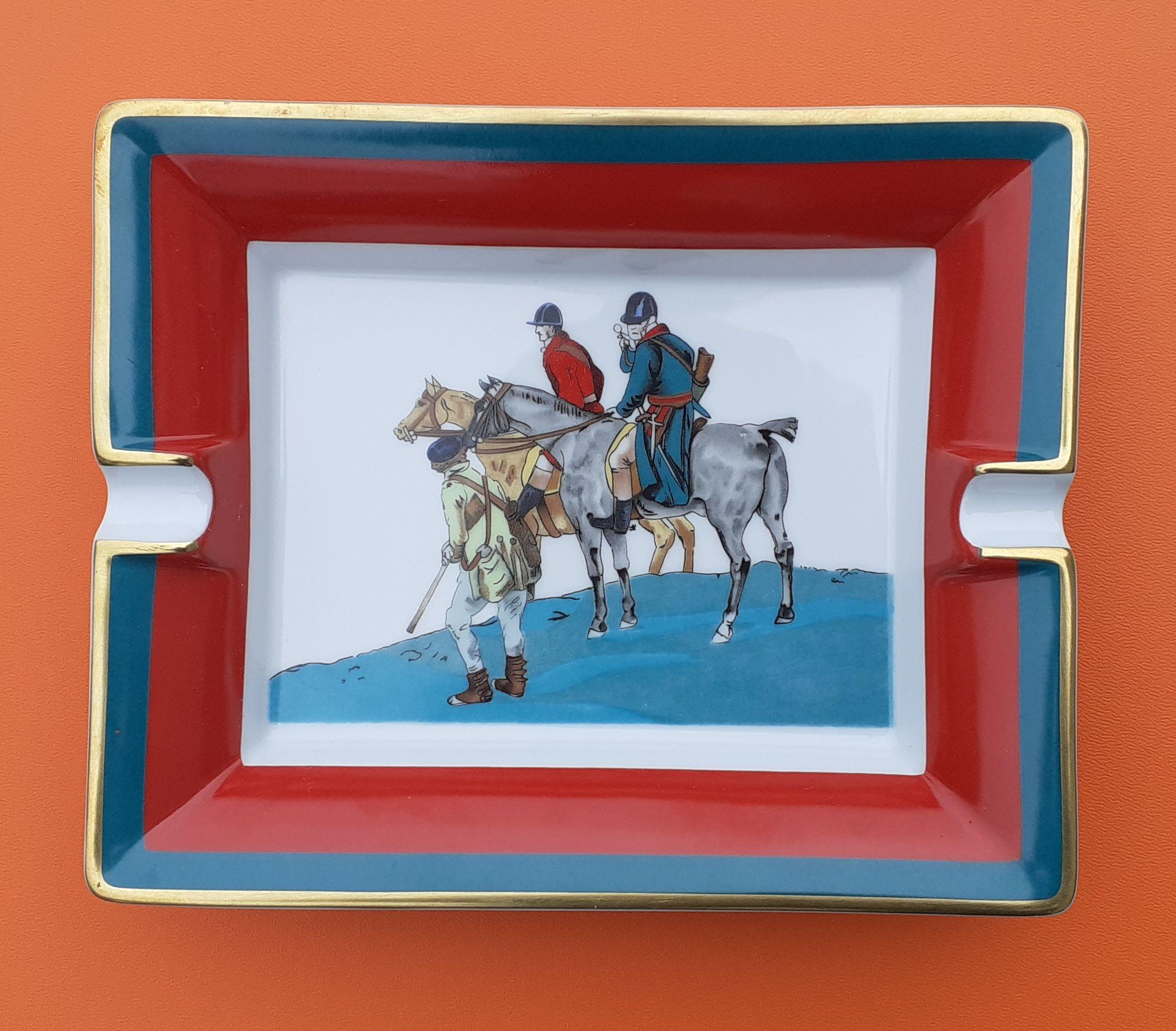 Rare and Beautiful Authentic Hermès Ashtray

Pattern: Hunting with hounds / Horse Hunt

Made in France

Made of printed porcelain and golden edges

Bottom covered with green leather

Colorways: Red, Green, White

