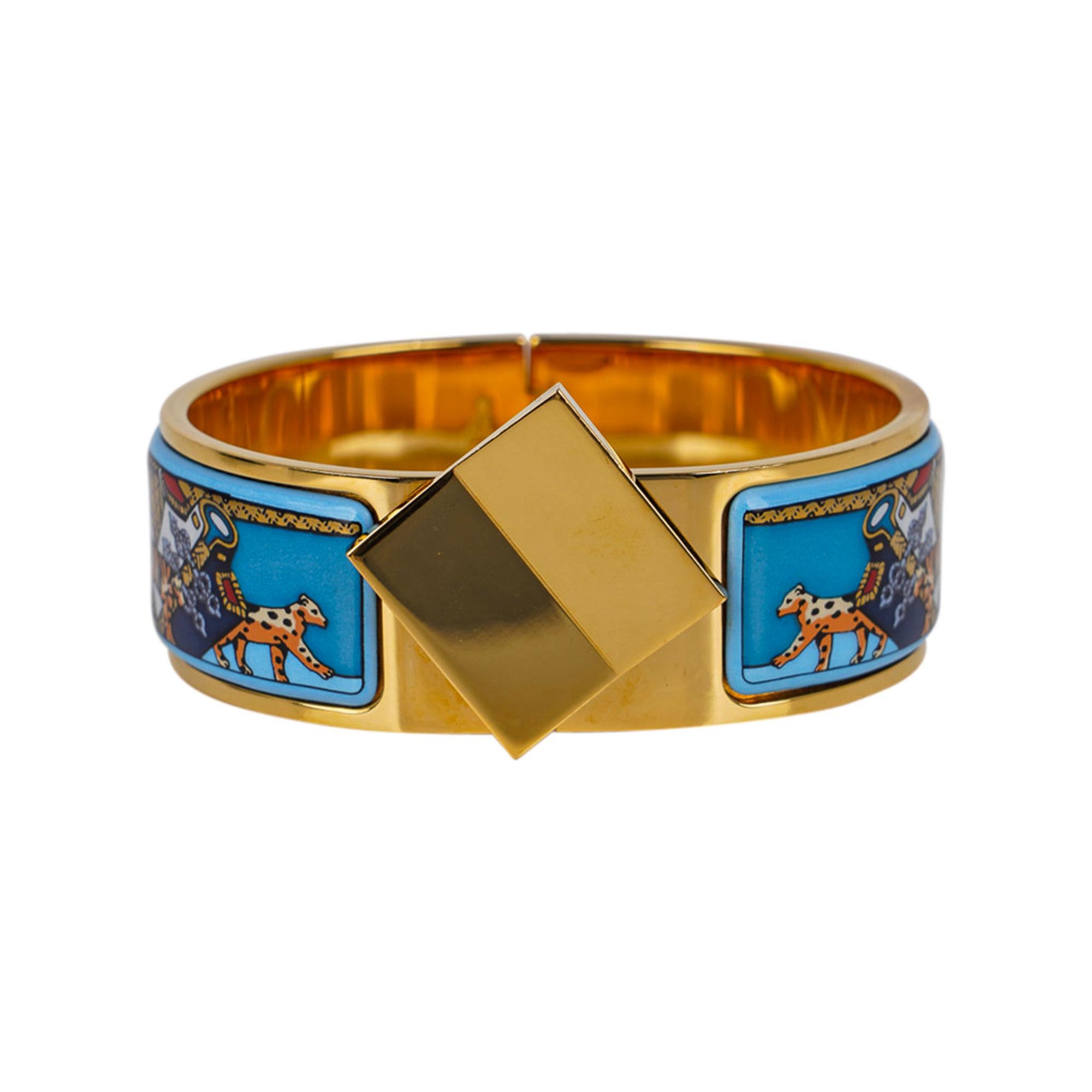 Mightychic offers a guaranteed authentic Hermes Vintage Snow Leopards Enamel Clic Clac bracelet 65 PM.
This stunning rare Hermes bracelet is a collectors find.
Depicting snow leopards and a tiger on a bright blue background with gold plated