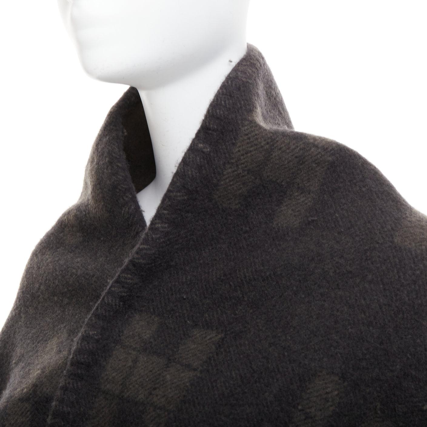 Coperta HERMES Vintage grigio scuro cachi con logo H grande e quadrata in vendita 1