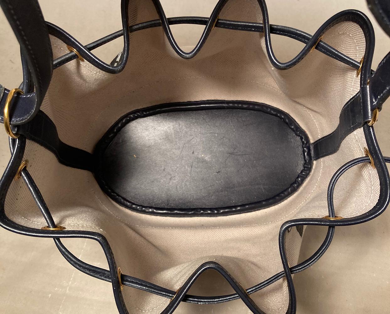 Hermes Vintage Drawstring Bucket Bag Hand Painted In Good Condition In Philadelphia, PA
