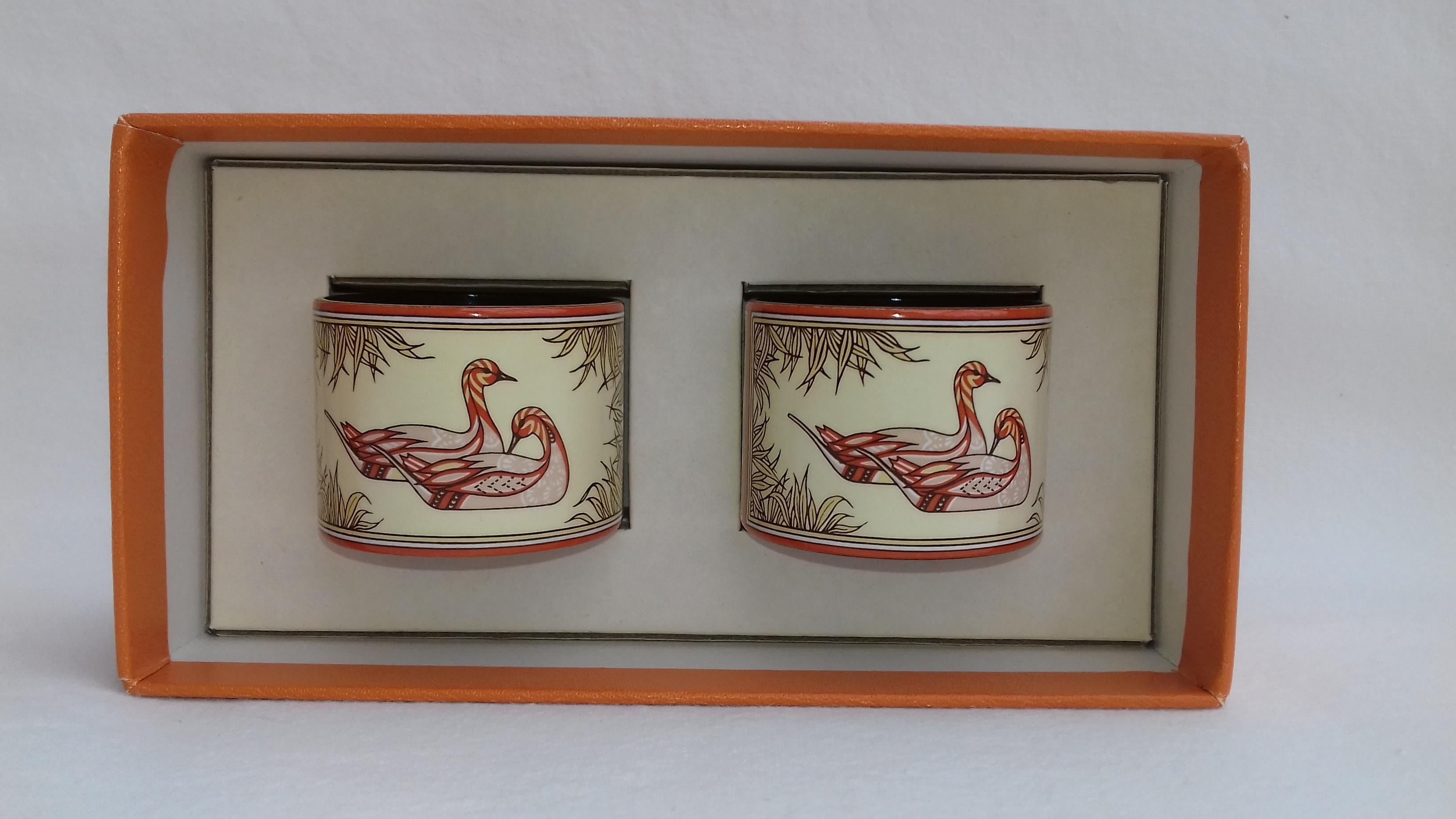 Beautiful Authentic Hermès Napkin Rings

Set of 2 

Pattern: Ducks

Made in Austria

Not dated but probably from the end of the 20th century

Made of Printed Enamel

Colorways: designs in pinkish beige, beige, brick orange tones

Measurements: 4,2