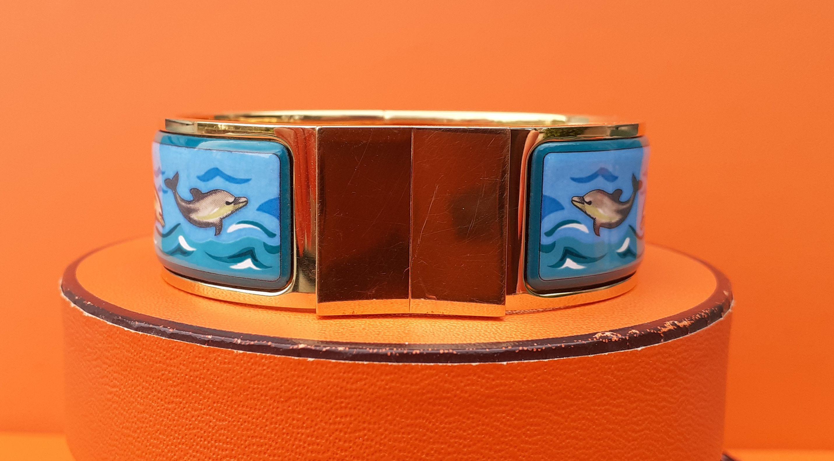 Hermès Vintage Enamel and Yellow Gold Hardware Clic Clac Bracelet Dolphins Sea For Sale 6
