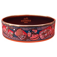 Hermès Vintage Emaille gedruckt Armband Kimonos et Inros Gold plattiert Hdw Größe 65