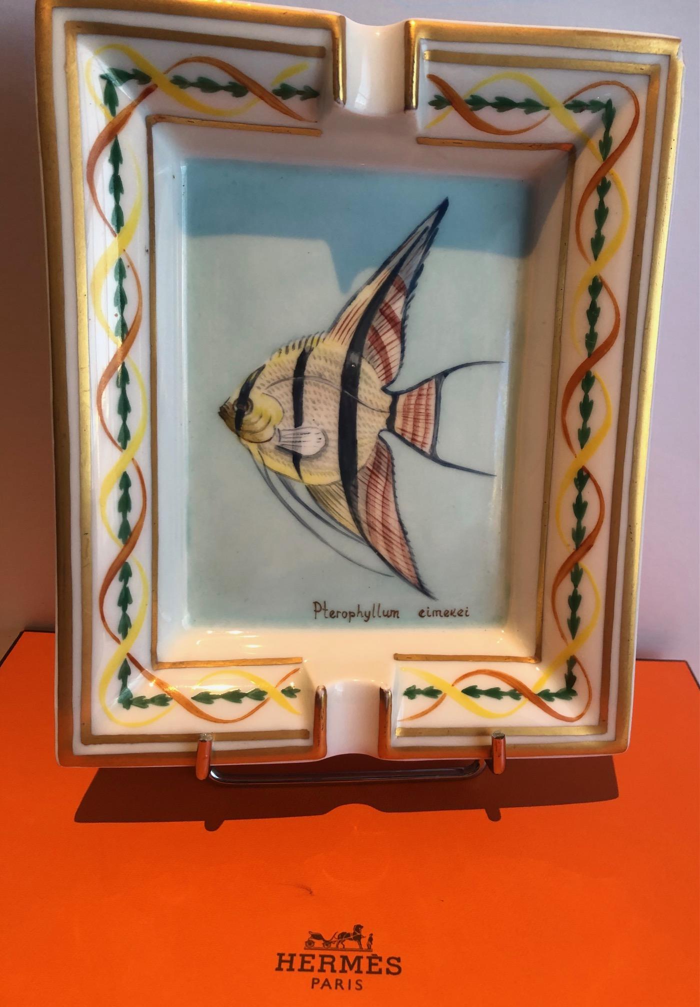 HERMÈS Vintage Flying Fish Porcelain 24 k Gold plated Ashtray W/Box C.1990s 8