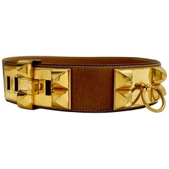 HERMÈS Collier vintage chien en or avec ceinture