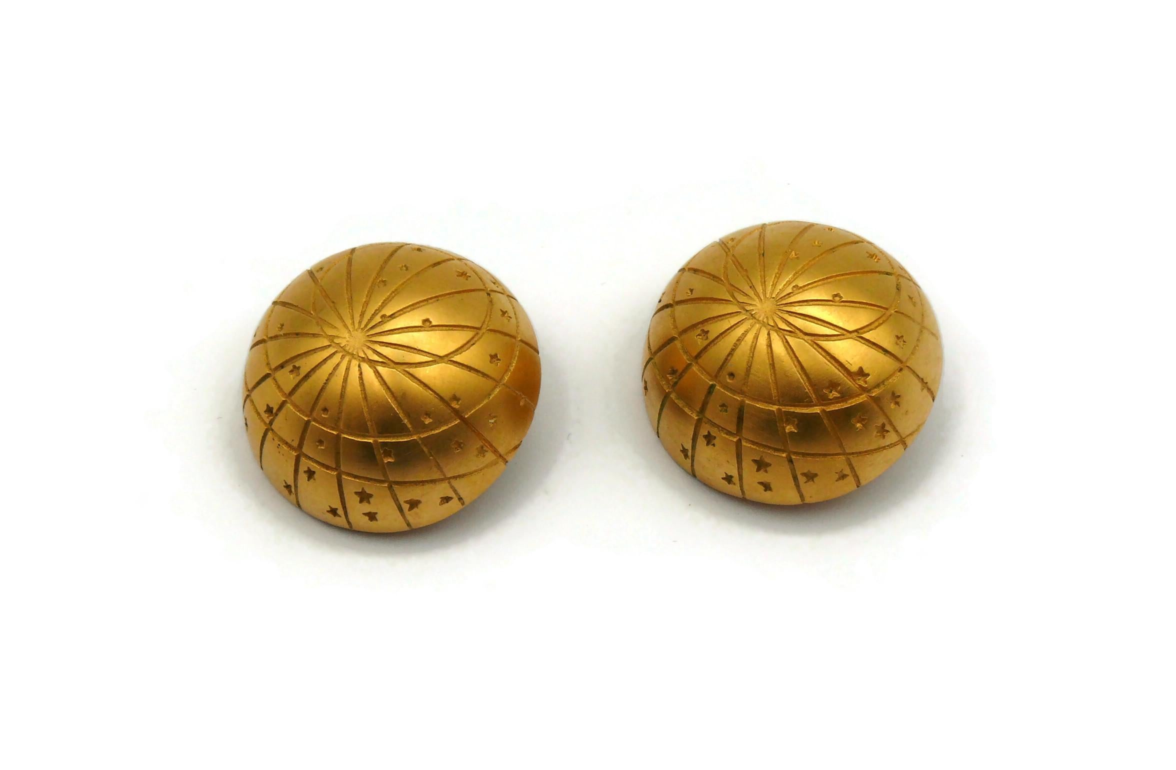 HERMES Vintage Gold Tone Celestial Dome Clip On Earrings In Good Condition For Sale In Nice, FR