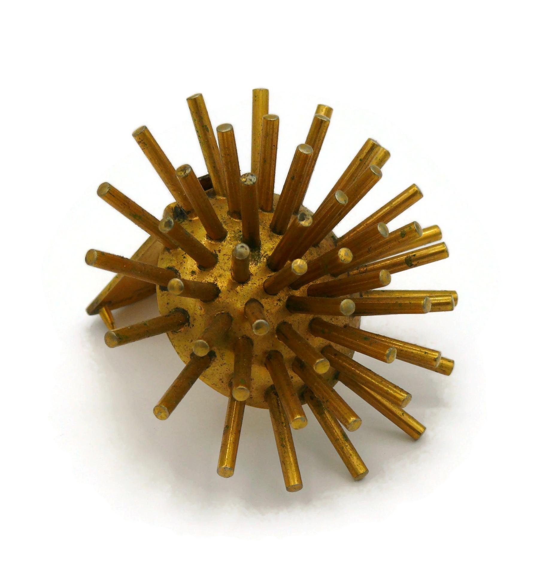 HERMES Vintage Gold Tone Domed Sputnik Clip In Fair Condition For Sale In Nice, FR