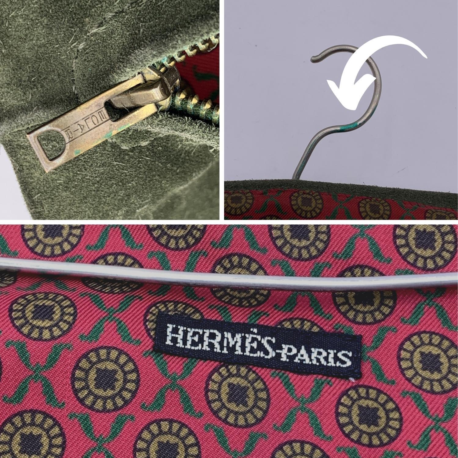 Hermes Vintage Green Suede Silk Lining Necktie Holder Rack Case In Good Condition For Sale In Rome, Rome