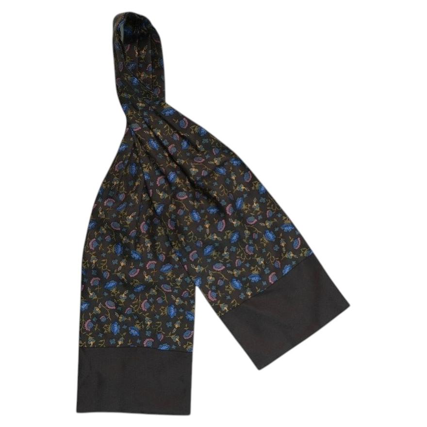 Hermes Vintage Grau Floral Seide Ascot Schal Krawatte mit Box