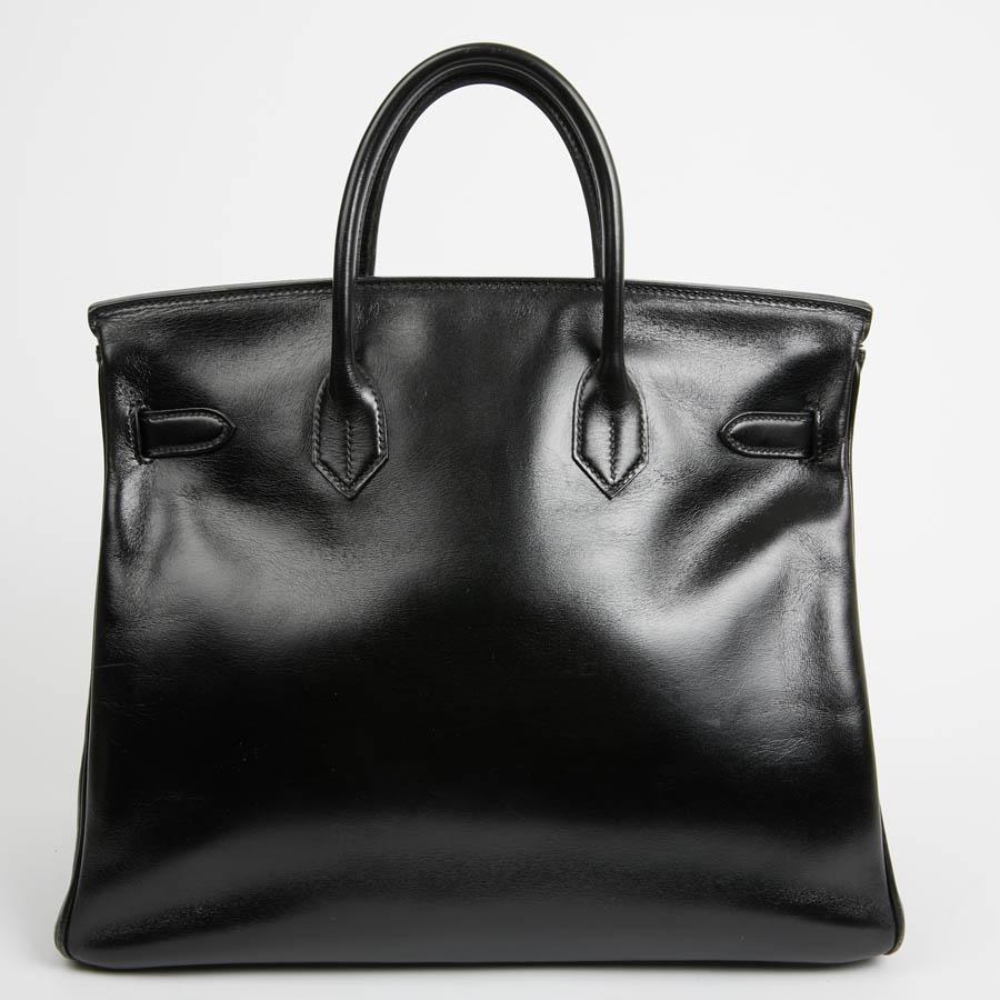 Sophisticated, Haut Courroies Bag said the HAC is in black Box leather, size 32. The jewelry is in gold metal. It has its zipper, bell, keys (2) and padlock. Opening by flap. The interior is in black leather with a large storage space and two flat