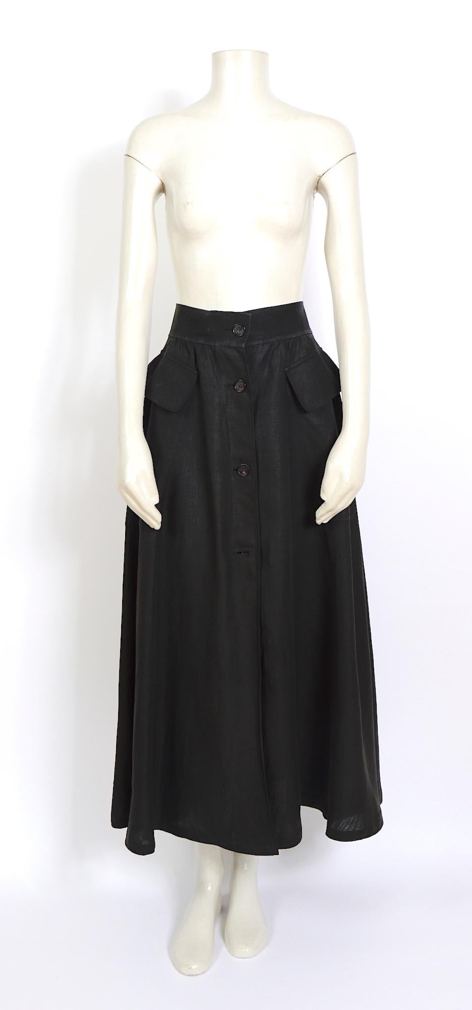 Hermes high waisted a-line linen skirt that sits neatly at the waist and falls into a beautiful full shape.
With flap patch pockets were you can slide your hands in on the side + Hermes Paris signed buttons. 2 extra spare buttons inside of the