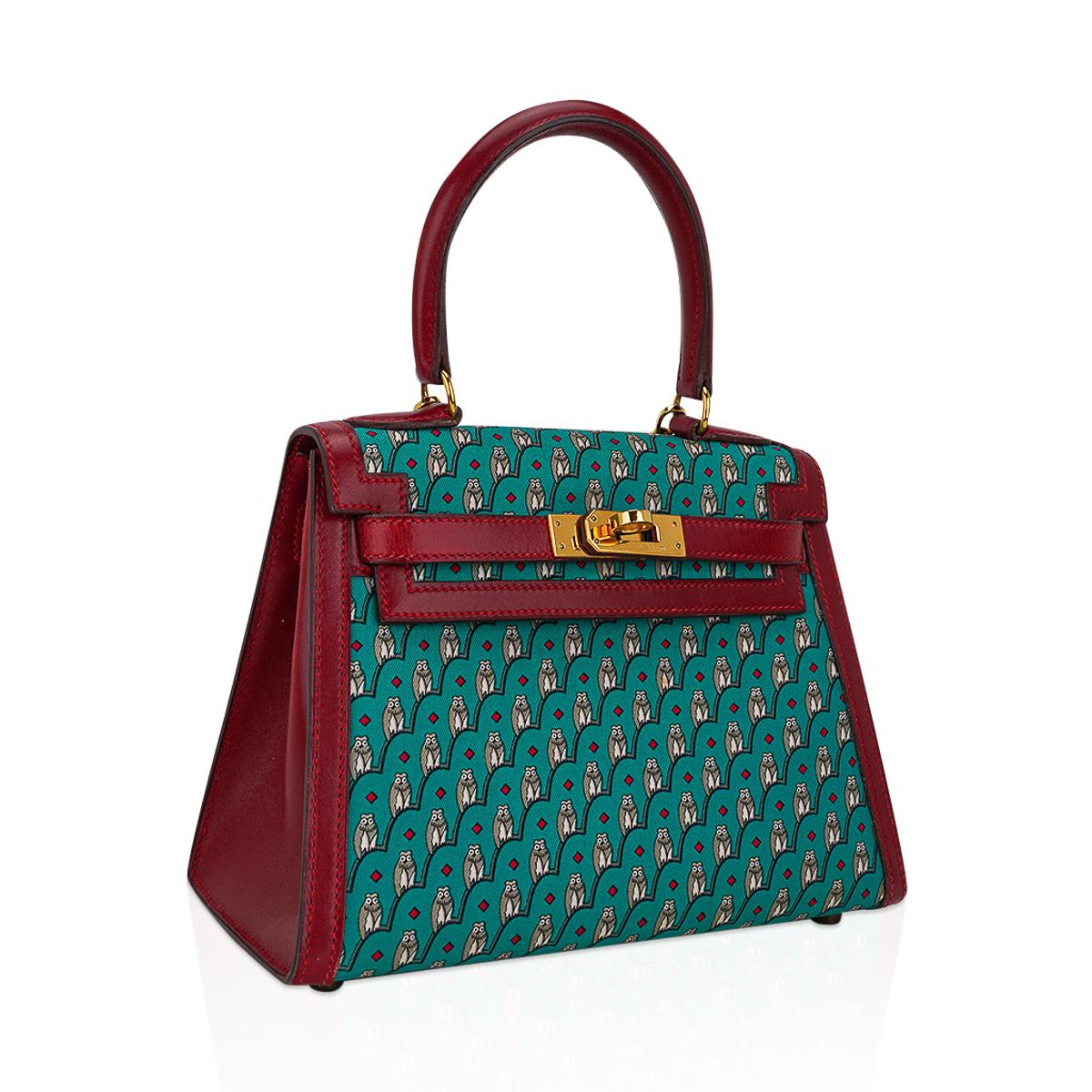 Mightychic offers an Hermes Vintage Hermes Kelly 20 Sellier featured in rare Owl print Silk and Box Calf leather.
Created in 1985 only a small number of these divine bags were produced.
Beautiful muted Green set with charming owls and Rouge diamond