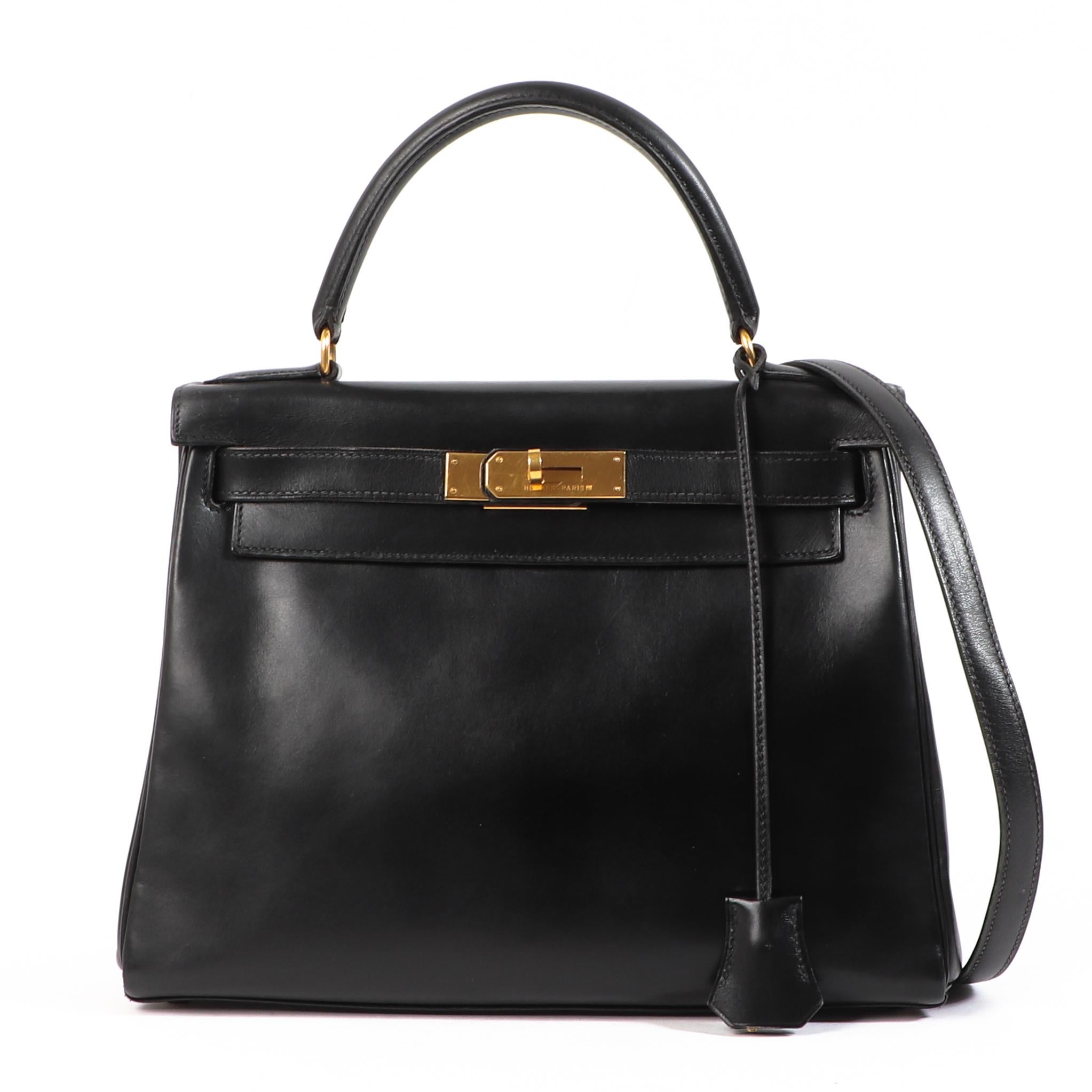 Hermès Vintage Kelly 28 Black Box Gold Hardware

Old but still gold, this Hermès vintage Kelly 28 has been exceptionally crafted from Box calfskin leather.

The shiny, polished Box leather is one of the most popular leather kinds on Hermès bags.