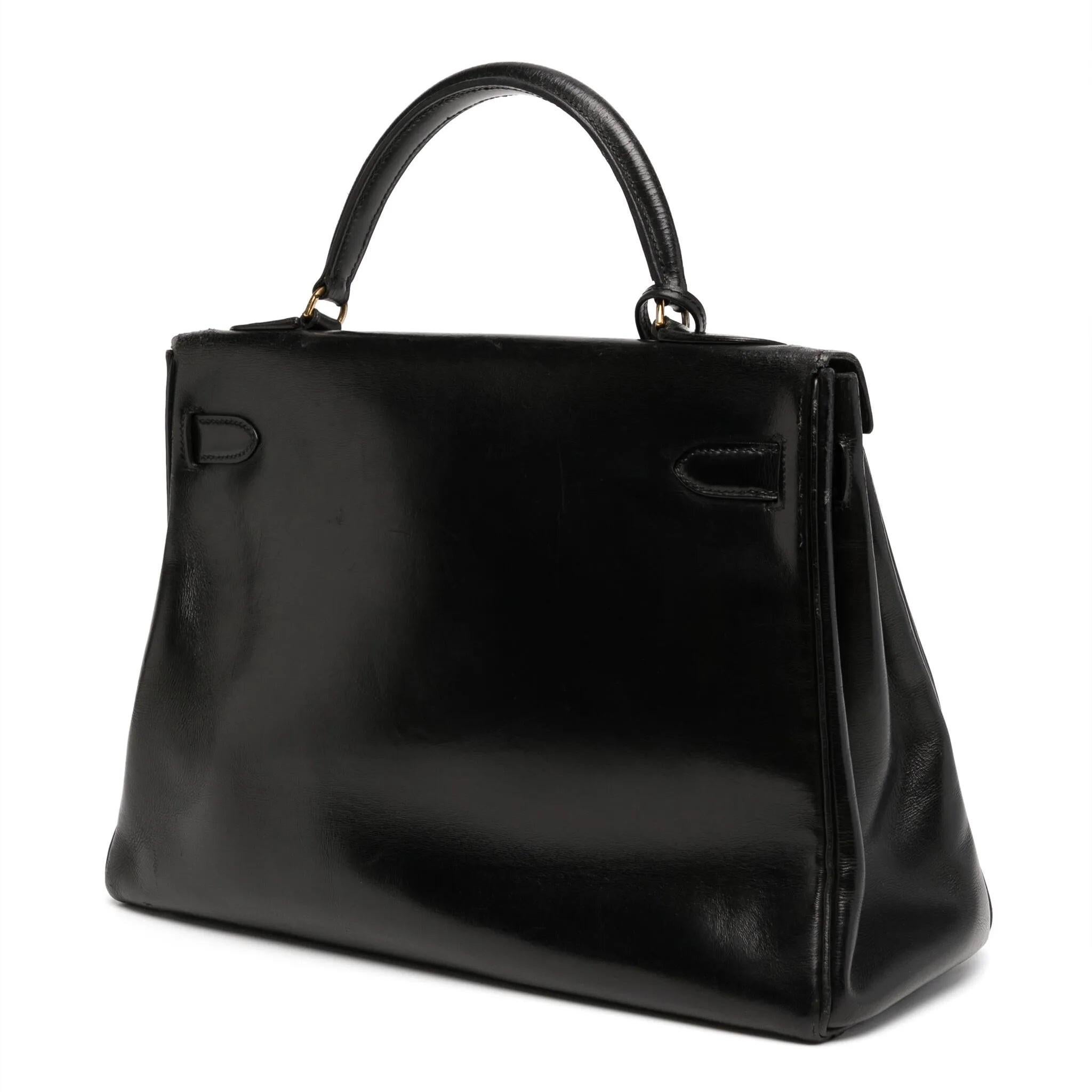 - Circa 1970s
- Black
- Box leather
- Gold-tone hardware
- Padlock fastening
- Single top handle
- Main compartment
- Internal zip-fastening pocket
- Internal patch pocket
- Includes padlock, key, and clochette
- Condition: Good
This pre-loved bag
