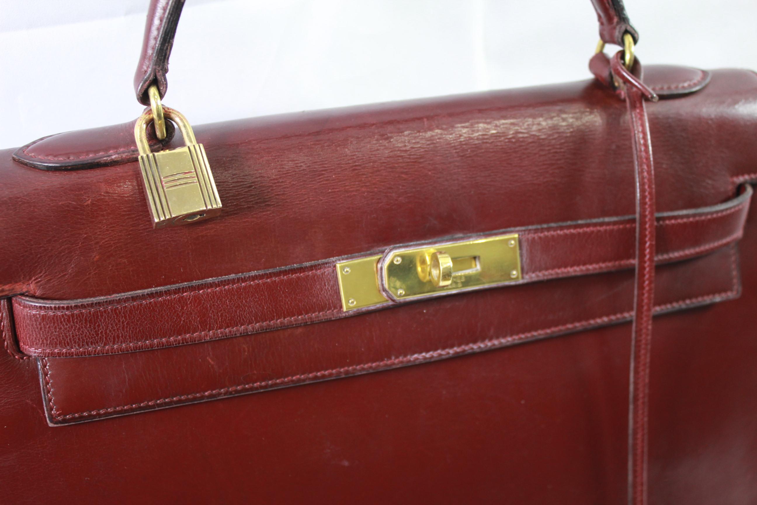 Nice Hermes vintage bag in burgundy box leather.
Size 32
Good vintage condition however it presents some signs of use.
Corners in good condition
Soold with key and lock 
