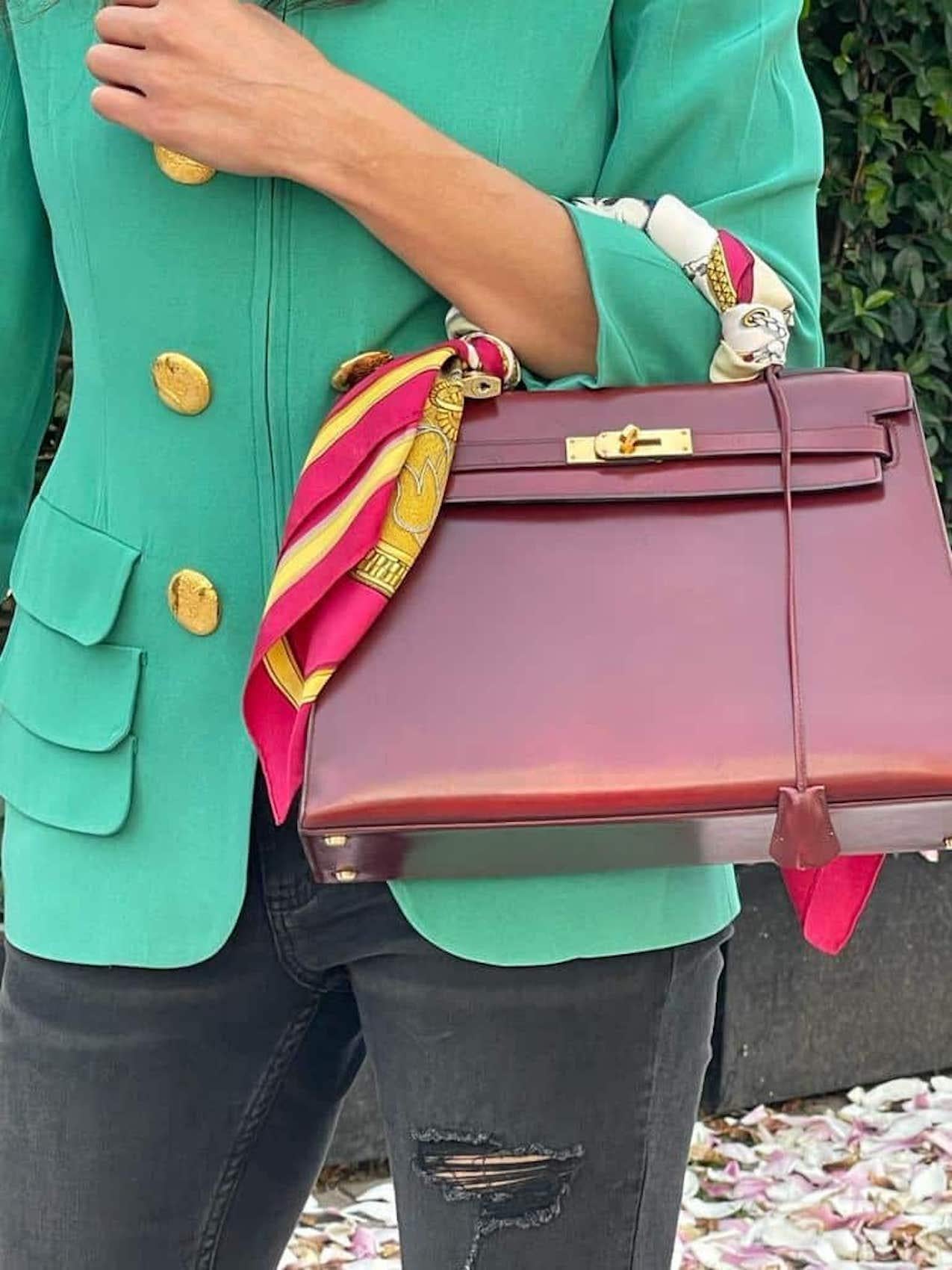 HERMÈS Vintage Kelly Sellier 32 Box Calfskin Iconic 1970s Rouge H
Vintage 1970s-1980s rare iconic Hermès Kelly 32 handbag handcrafted in rare rouge H, red sellier calf box leather with black leather edges. This stunning exclusive vintage Kelly bag