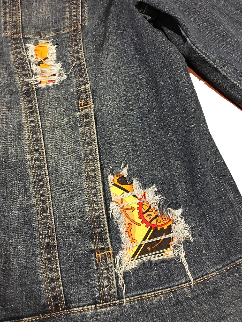 Hermes Vintage La Mecanique des Idees Seidenschal Distressed Denim Jacke Medium im Zustand „Neu“ im Angebot in Philadelphia, PA