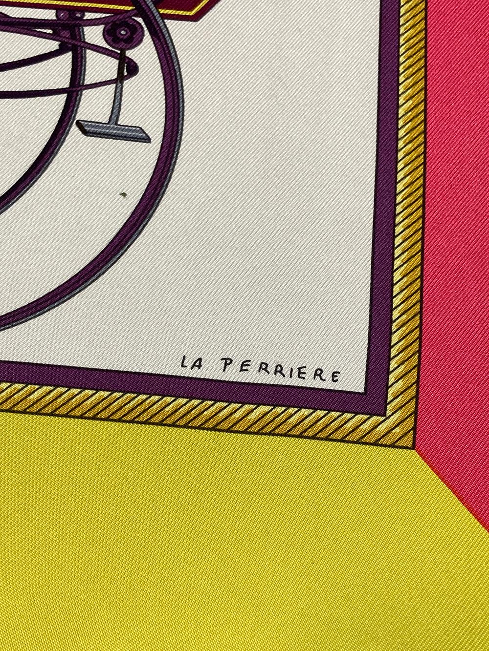 Beige Hermès - Écharpe en soie vintage « Les Voitures a Transformation », circa années 1960 en vente