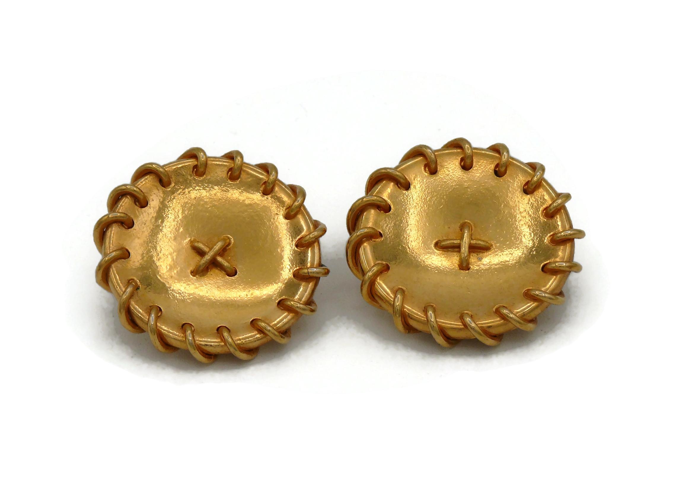 HERMÈS Clips d'oreilles vintage en forme de boutons de couleur or massif Pour femmes en vente