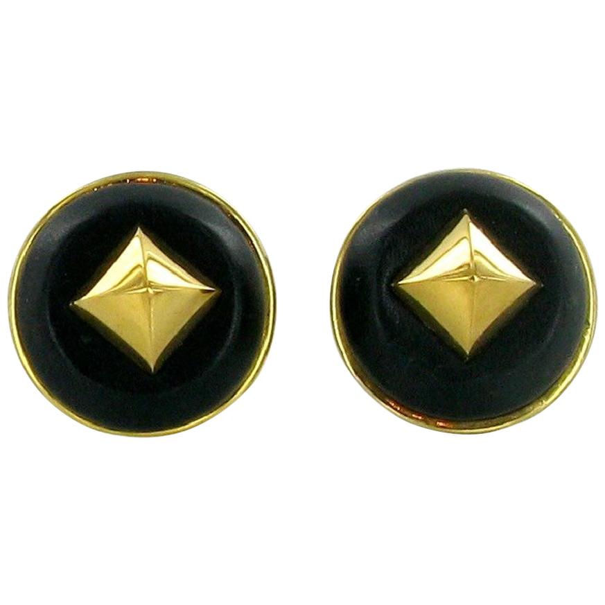 Hermes Vintage Médor Clips-on Earrings in Gold Plated Metal and Black Leather