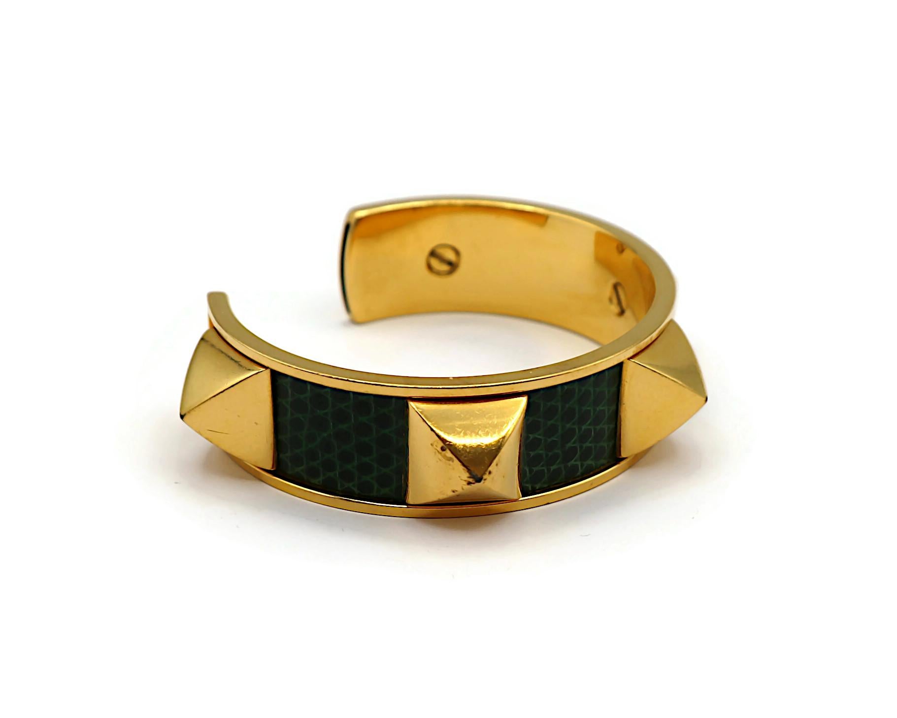 HERMÈS Bracelet jonc vintage Medor en cuir vert en vente 6