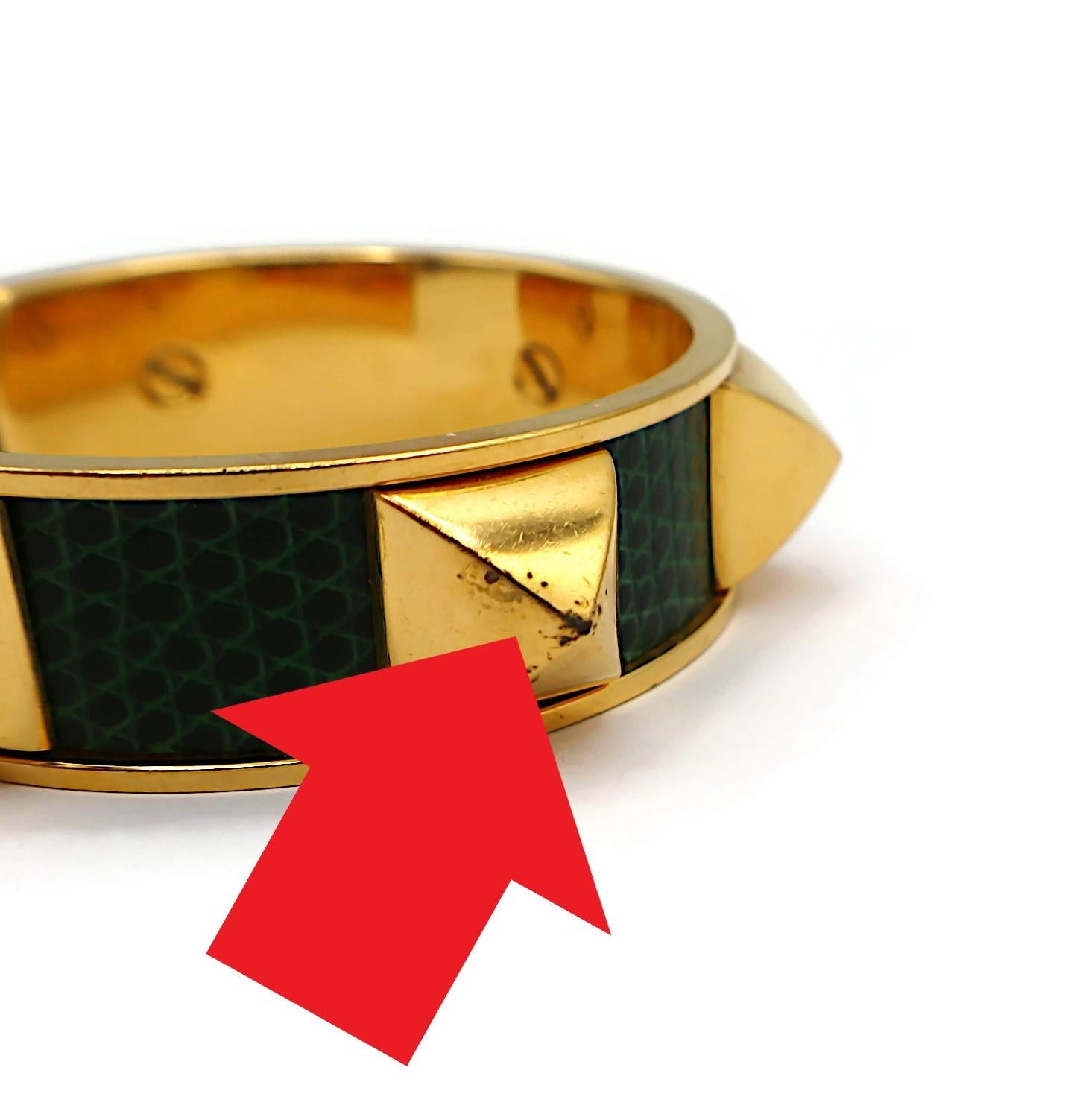 HERMÈS Bracelet jonc vintage Medor en cuir vert en vente 8