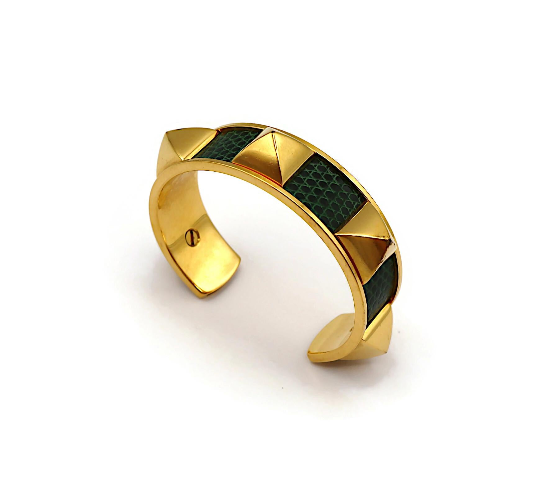 HERMÈS Bracelet jonc vintage Medor en cuir vert Bon état - En vente à Nice, FR