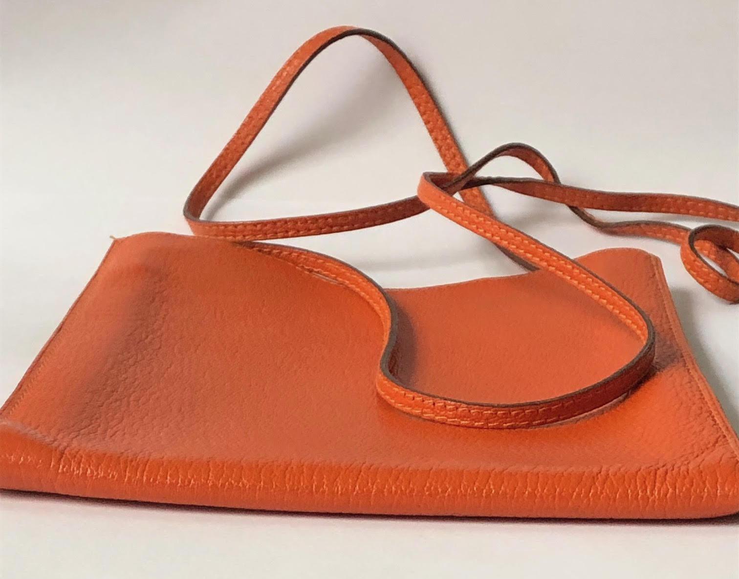 HERMÈS Vintage Onimaitou Crossbody Shoulder Bag Pochette Orange Clémence Leather 2