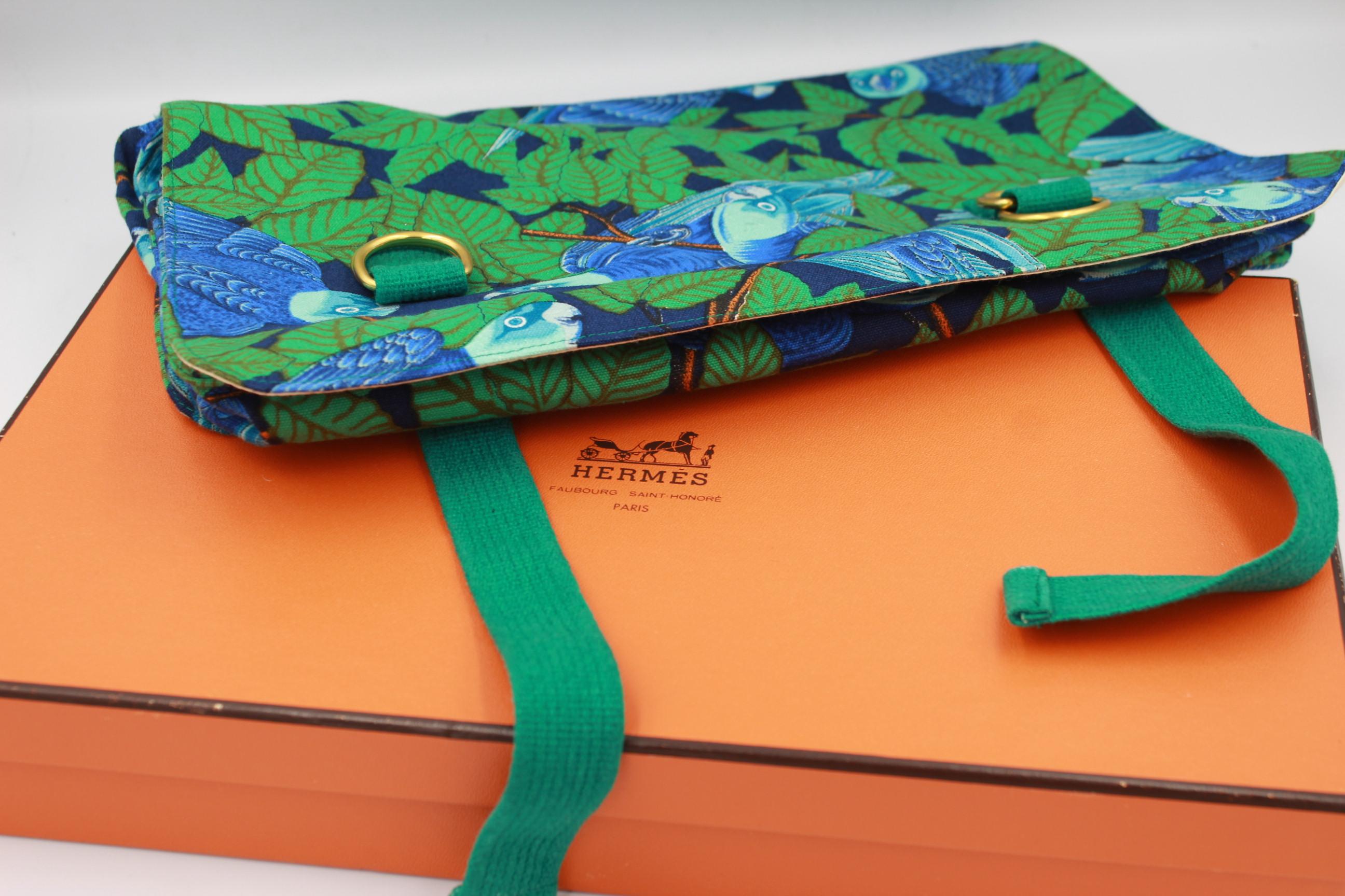 Hermes Vintage Parrots Clutch / Pouch. Really good condition In Good Condition In Paris, FR