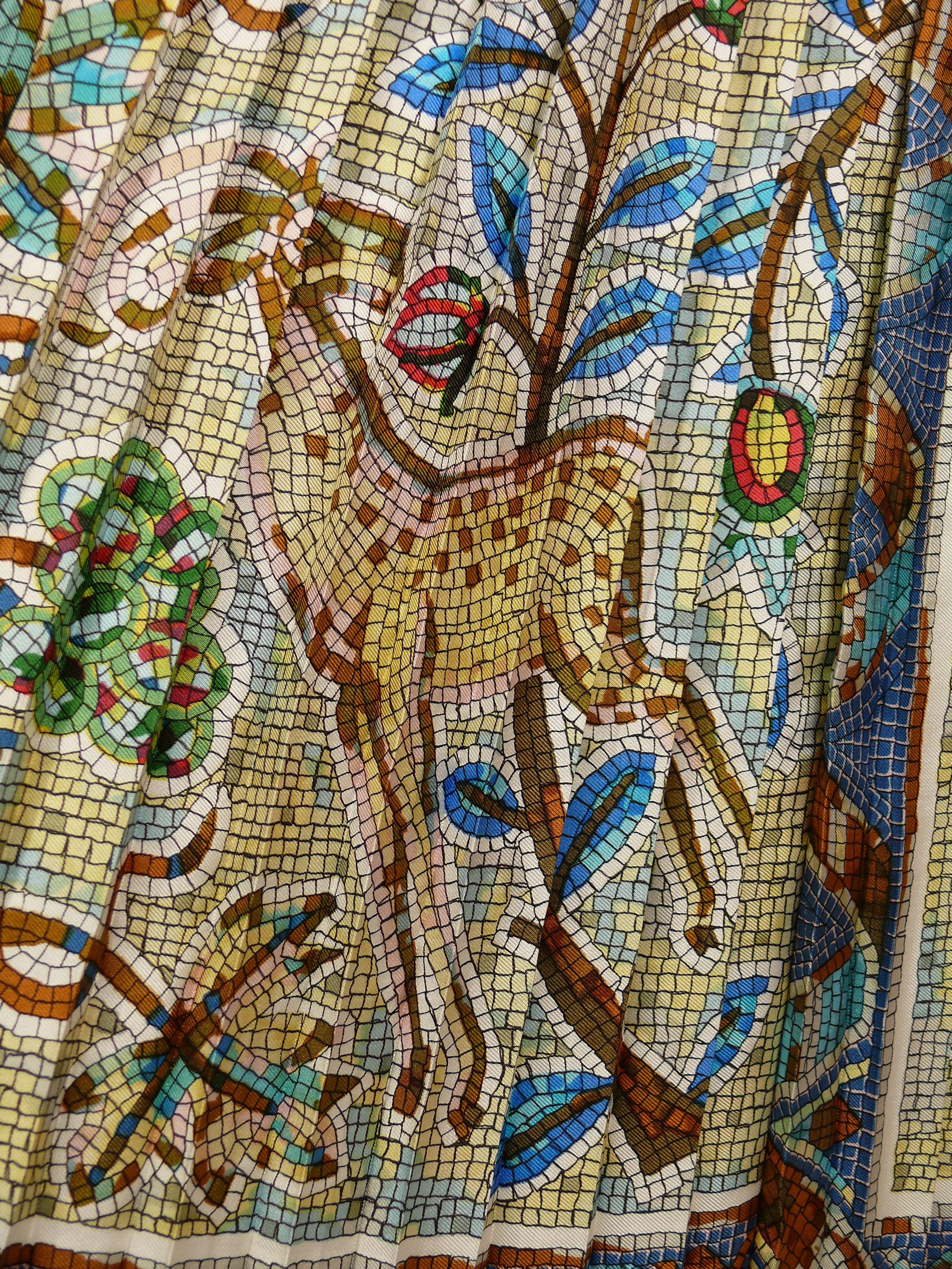 Donna Gonna in seta plissettata con stampa Pavement di Hermes Vintage