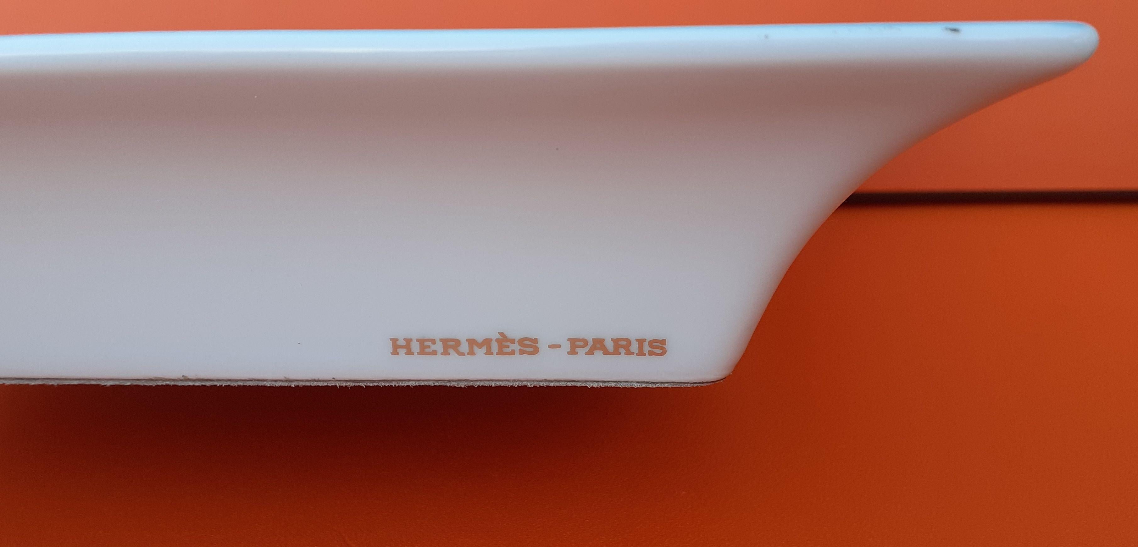 Hermès Vintage Porzellan Aschenbecher ändern Latein Muscheln Namen für Damen oder Herren im Angebot
