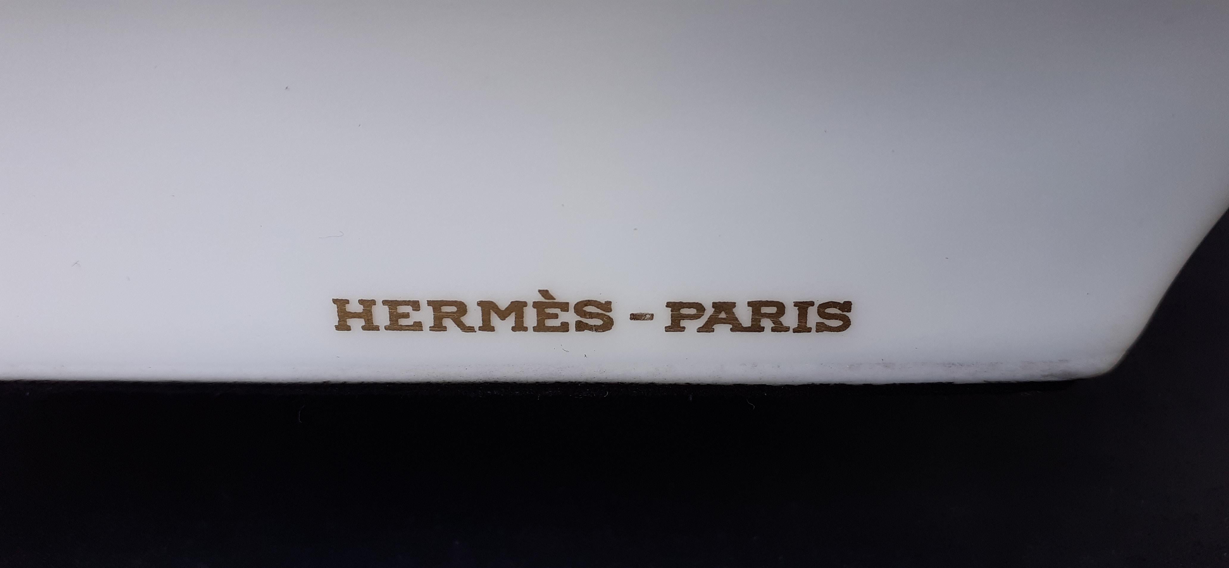 Hermès Vintage Porcelain Ashtray Change Tray Hunting Dog Xavier de Poret In Good Condition In Corcoué Sur Logne, Loire-Atlantique