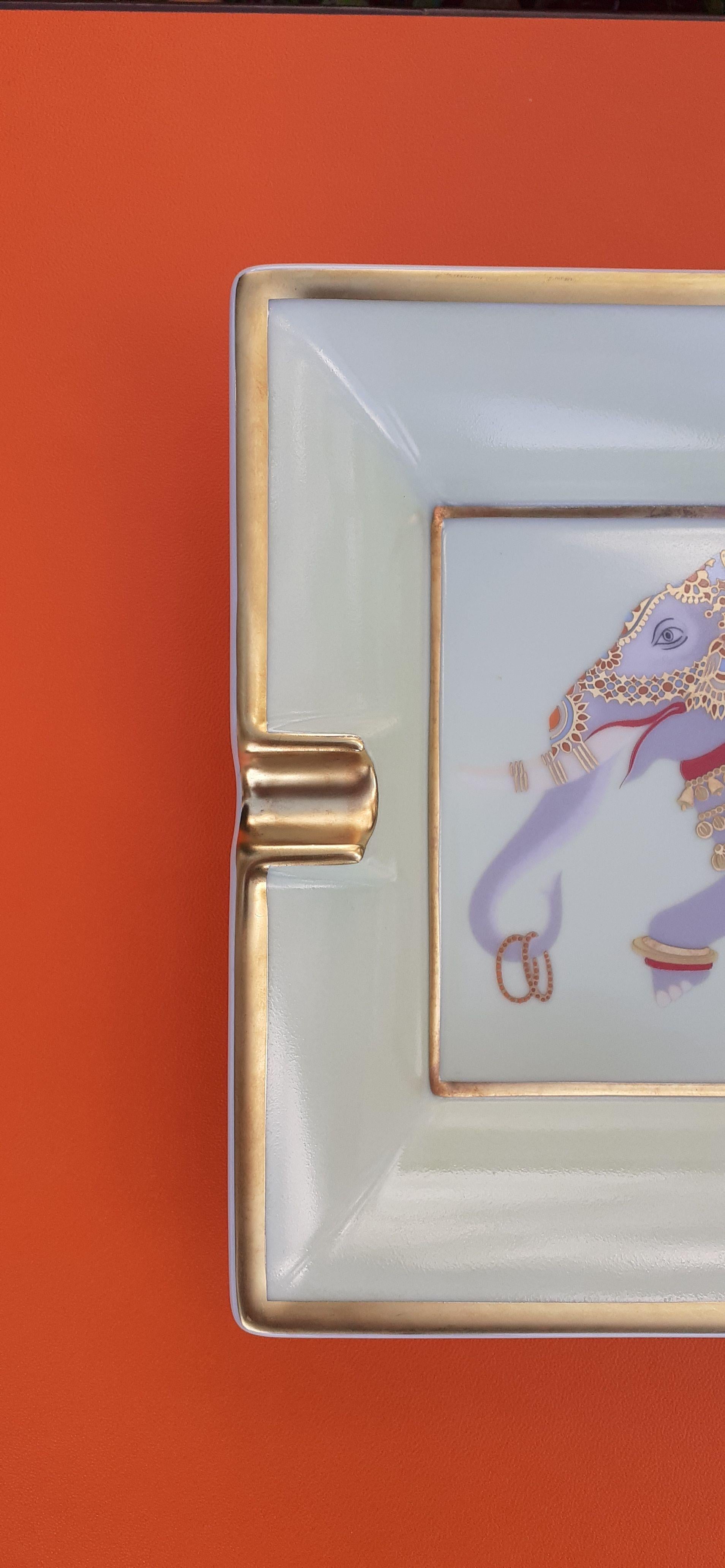 Absolutely Gorgeous Authentic Hermès Ashtray

Pattern: Elephant elephant dressed in his finery

Made in France

Made of Porcelain with Golden Edges

Bottom covered with beige Leather

Colorways: Pale Green (same as 1st photo), Orange, Grey

The