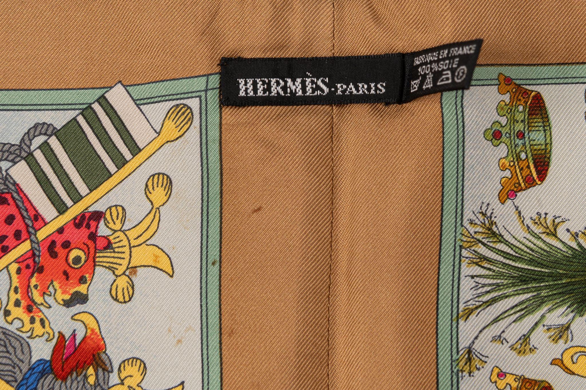 Hermès Vintage Rare étole en soie Columbus Bon état - En vente à West Hollywood, CA