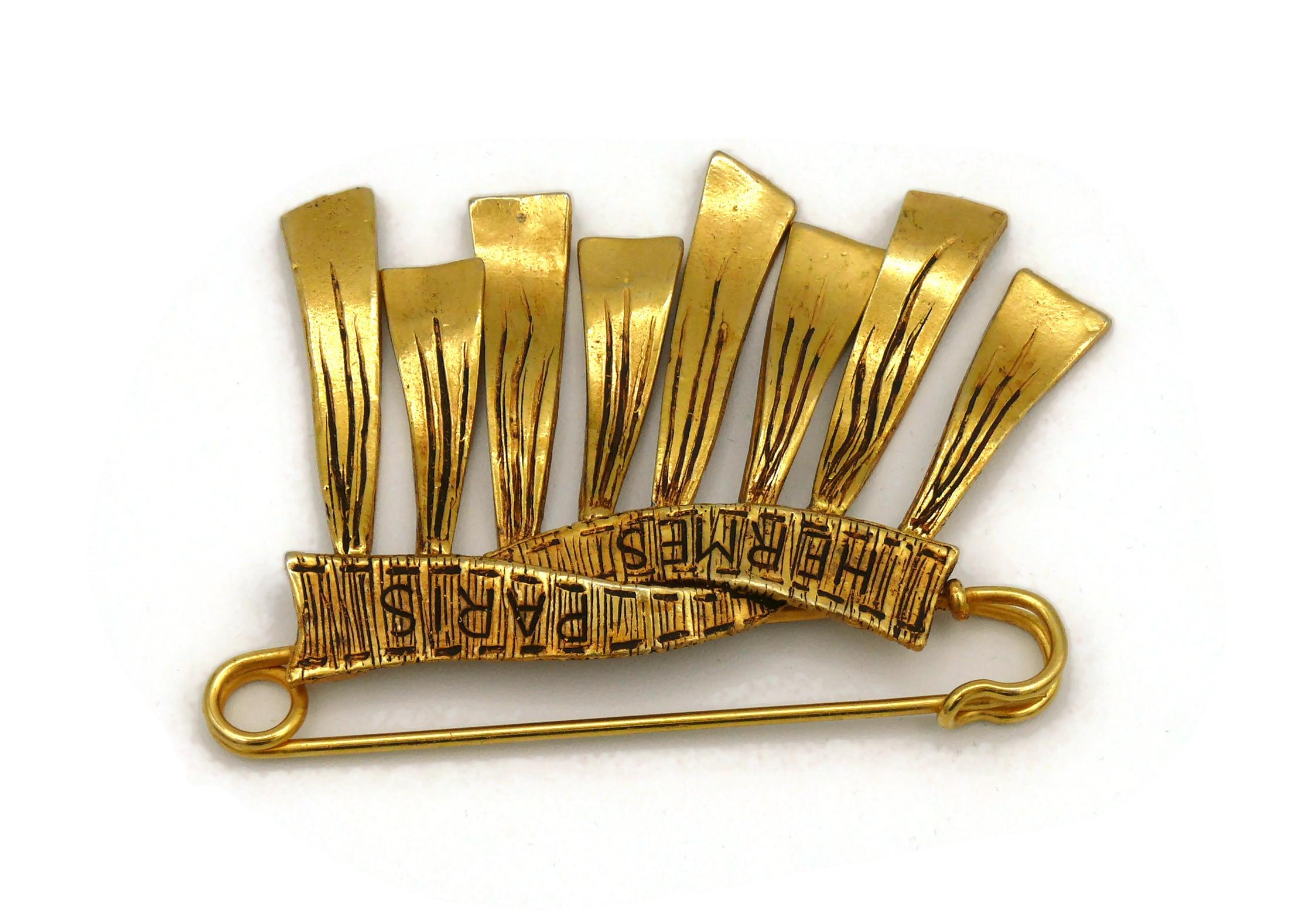 HERMES Vintage Safety Pin Ribbon Charms Brooch en vente 1