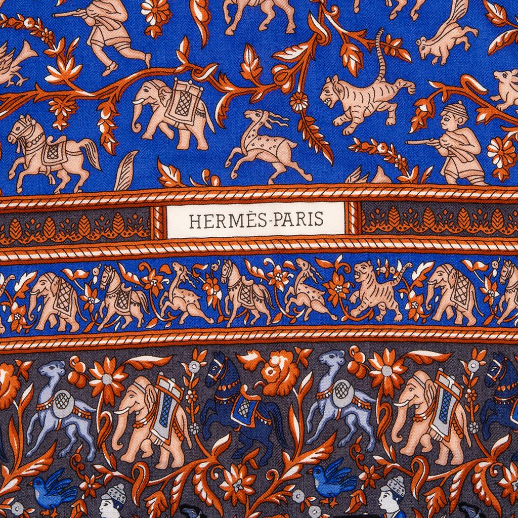 Hermès - Écharpe/châle vintage 140 Chasse en Inde en cachemire et soie bleu Excellent état à Miami, FL