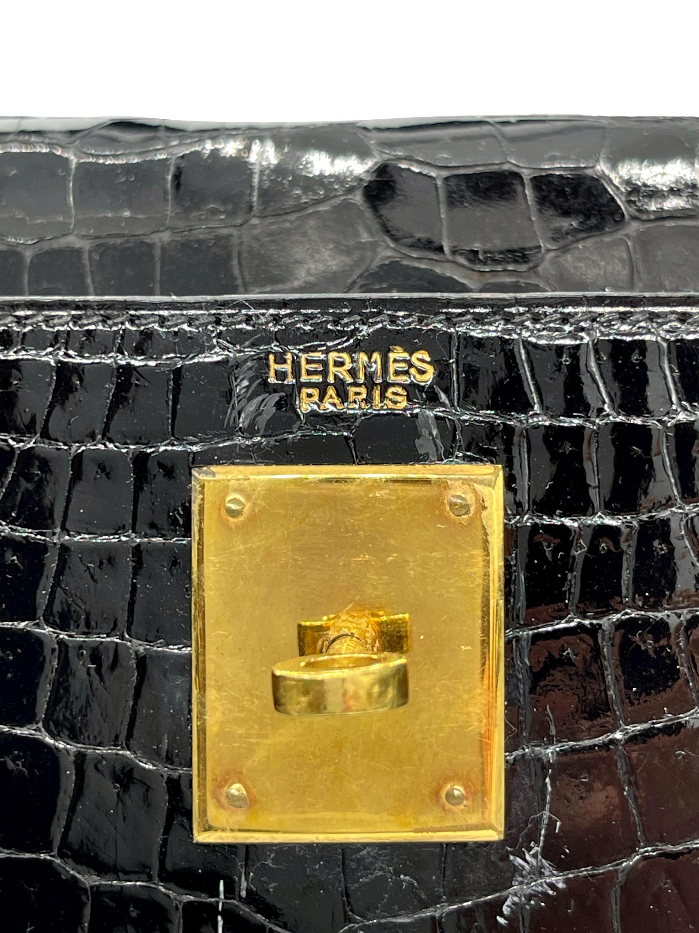 Hermès Kelly Bag aus glänzendem schwarzem Porosus-Krokodil mit Goldbeschlägen 28, 1940. im Angebot 14