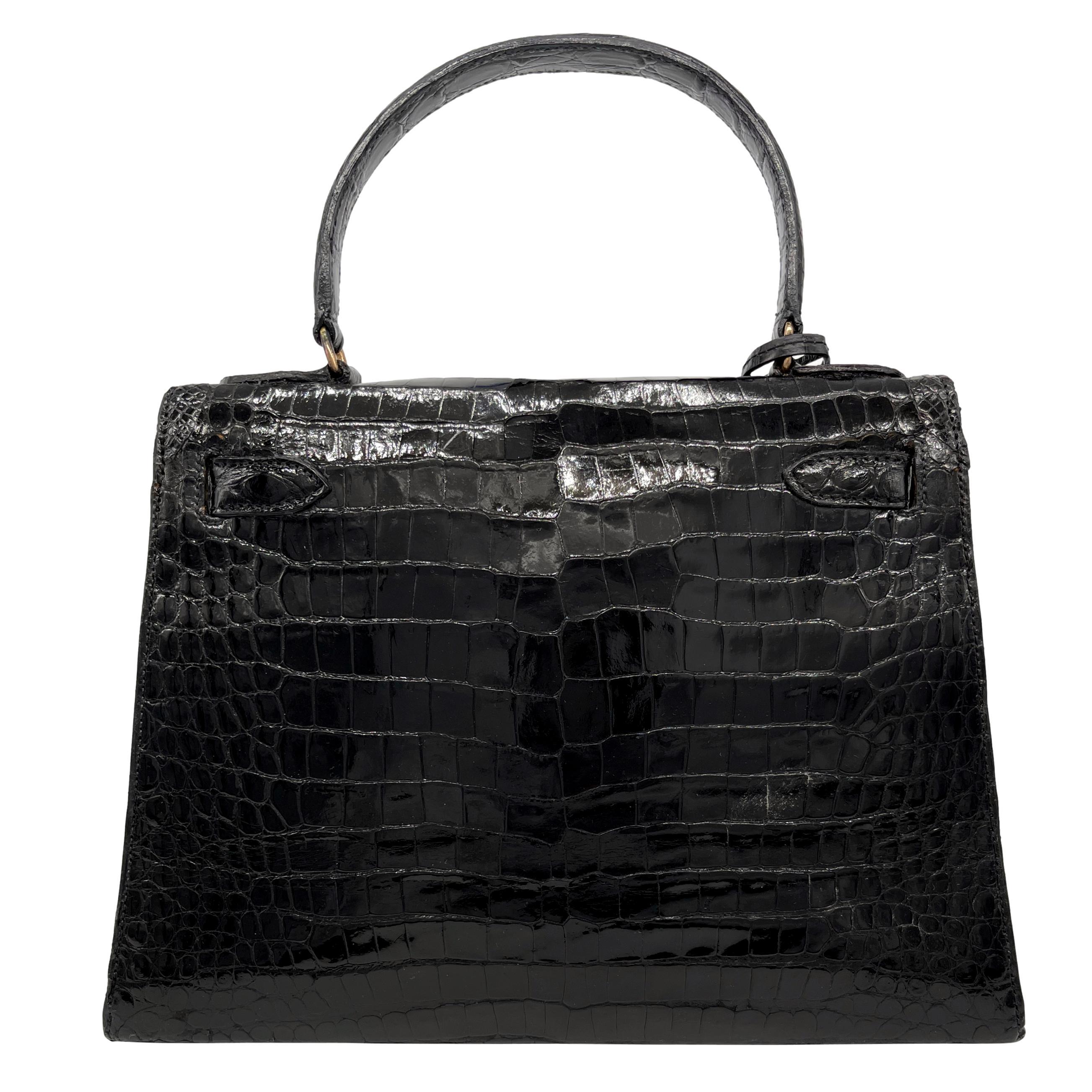 Hermès Kelly Bag aus glänzendem schwarzem Porosus-Krokodil mit Goldbeschlägen 28, 1940. im Angebot 4