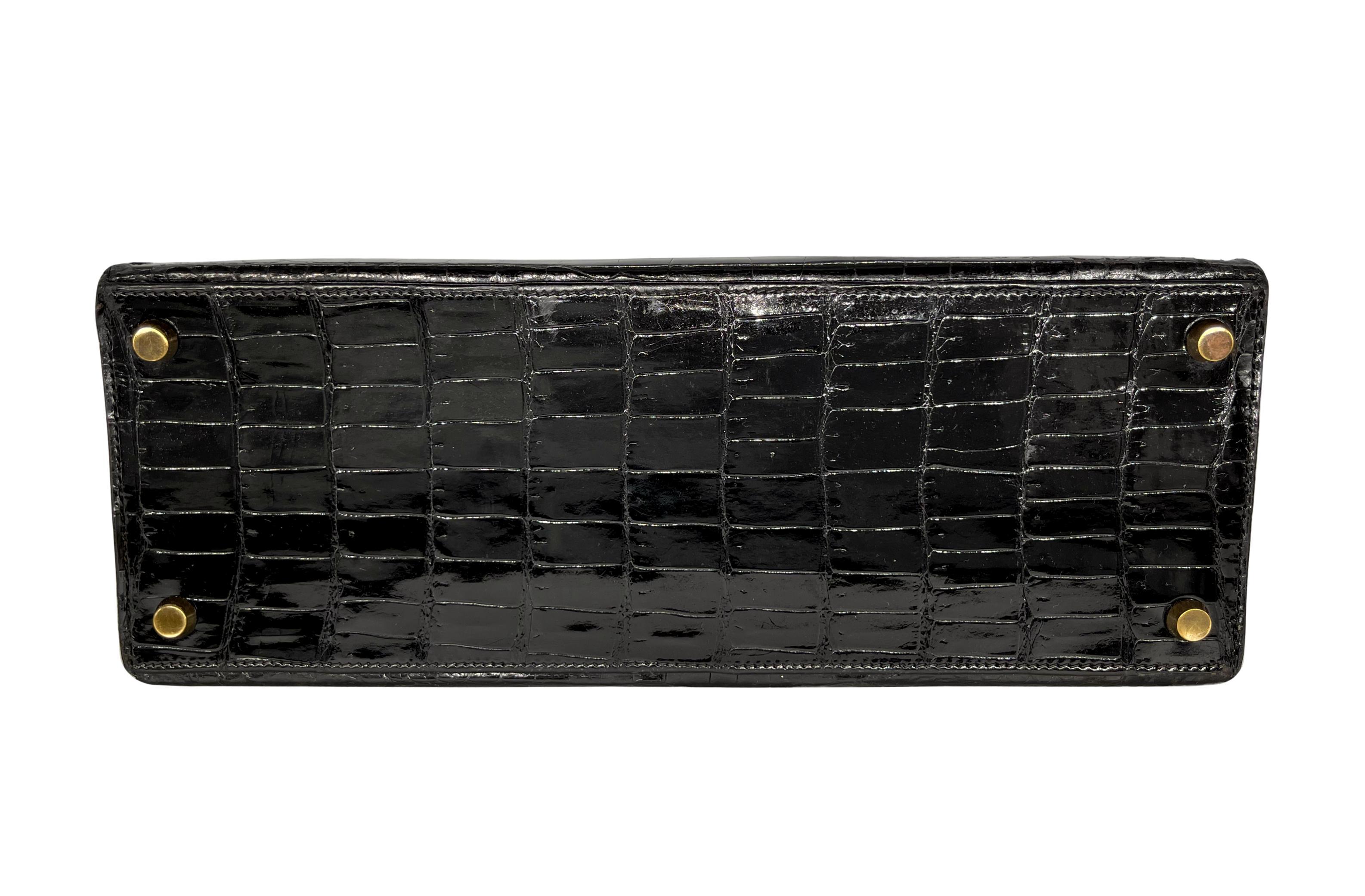 Hermès Kelly Bag aus glänzendem schwarzem Porosus-Krokodil mit Goldbeschlägen 28, 1940. im Angebot 5