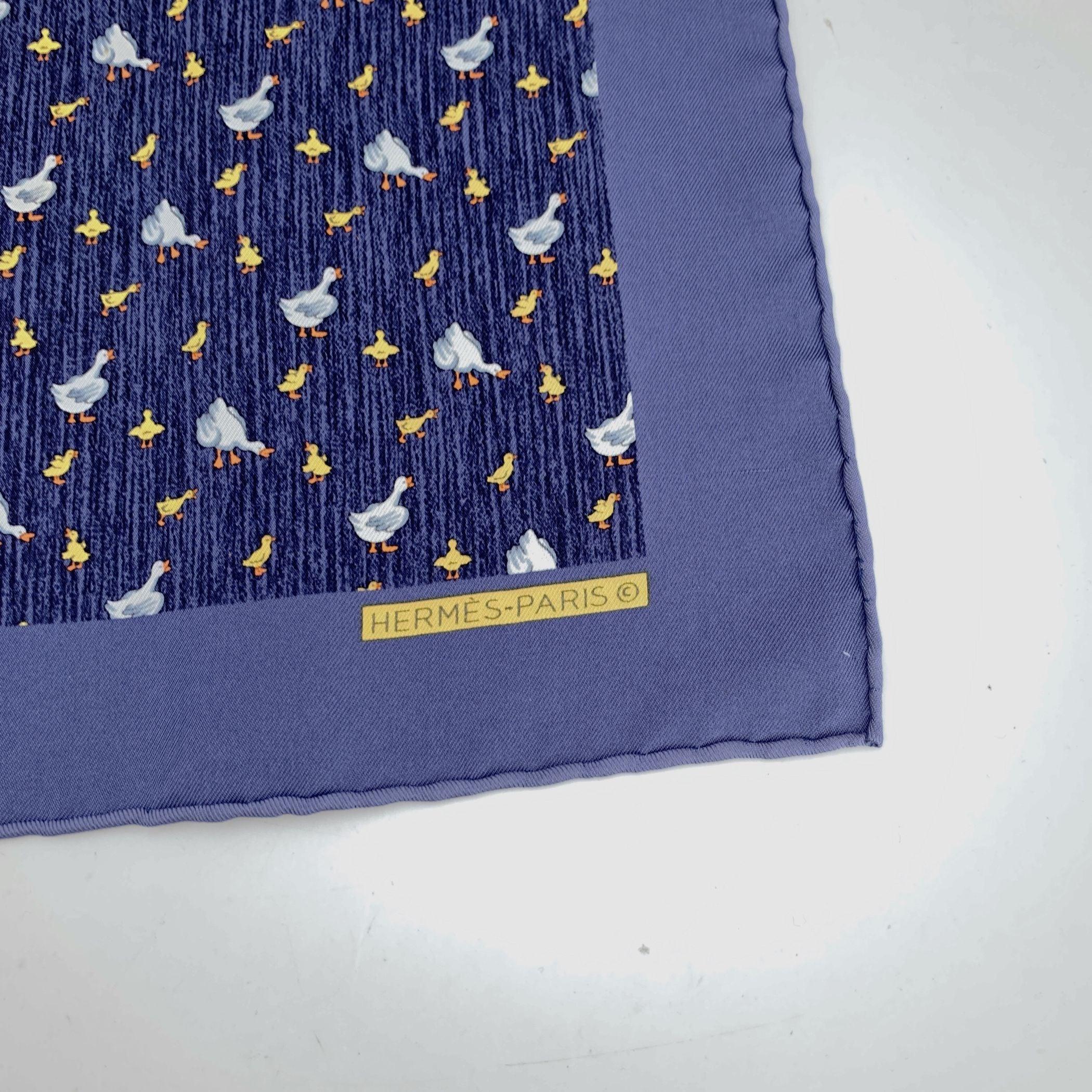 Hermes Vintage Silk Pocket Square o sciarpa da collo Duck and Duckling In condizioni ottime in vendita a Rome, Rome