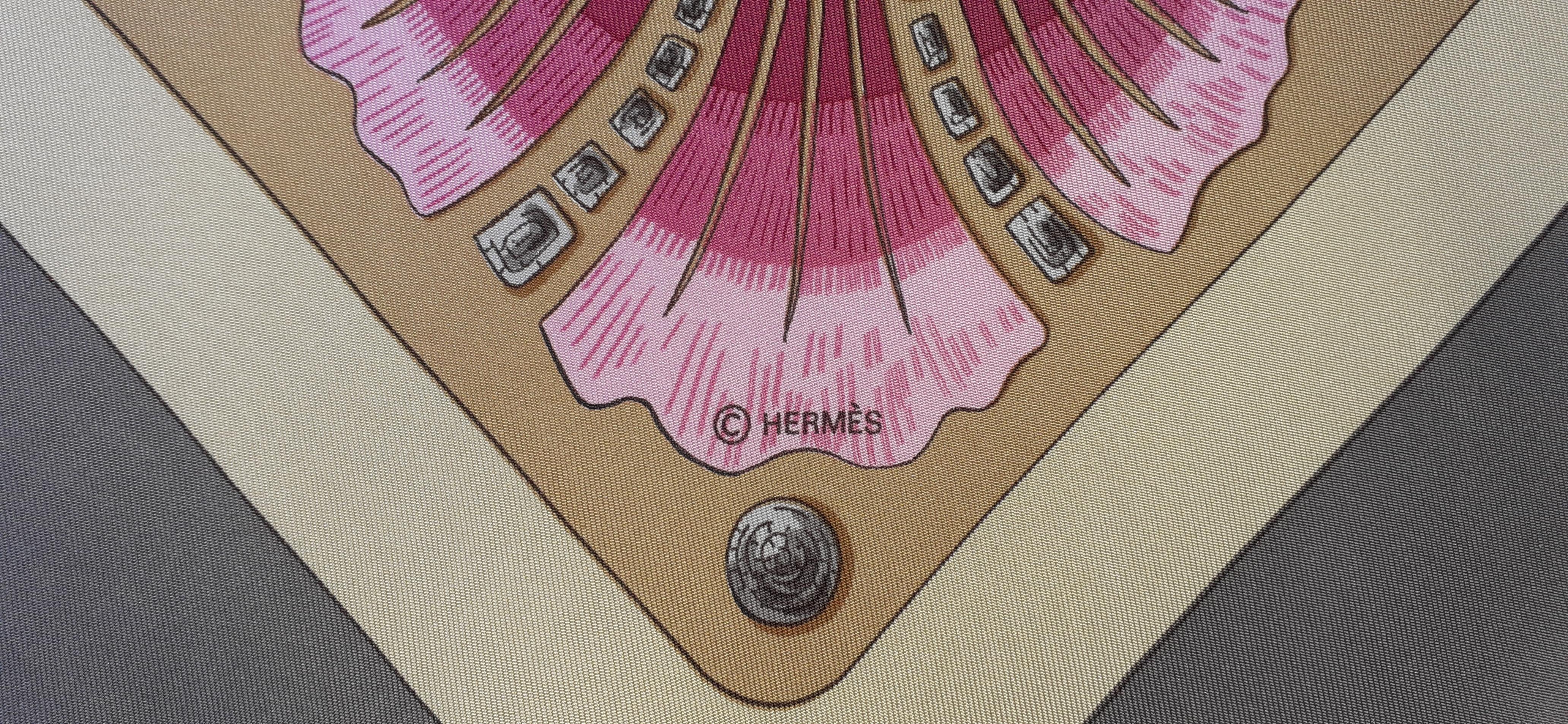 Hermès Vintage Silk Sarf Cheval Turc Vauzelles Lovely and Rare Colorways 90 cm For Sale 4