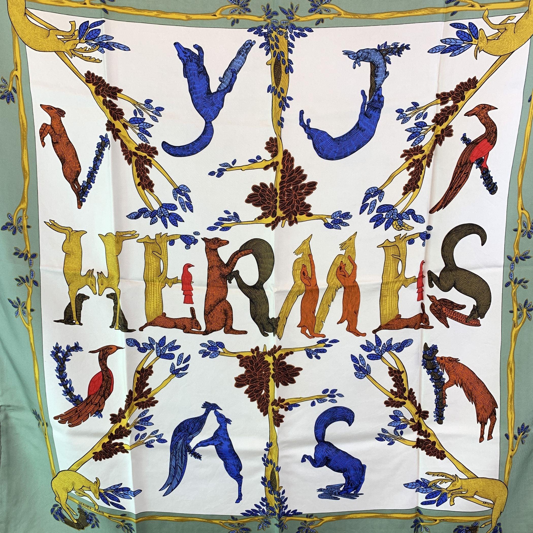 Un tesoro raro per i veri devoti di Hermès, questa sciarpa vintage 