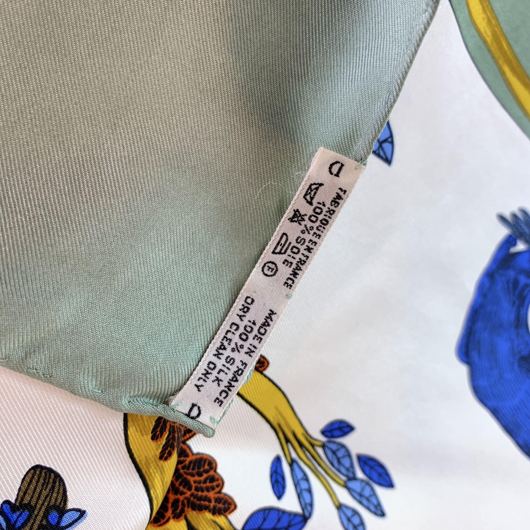 Beige Hermes Sciarpa di seta vintage Alfabeto III 1990 Annie Faivre Greene & Greene in vendita