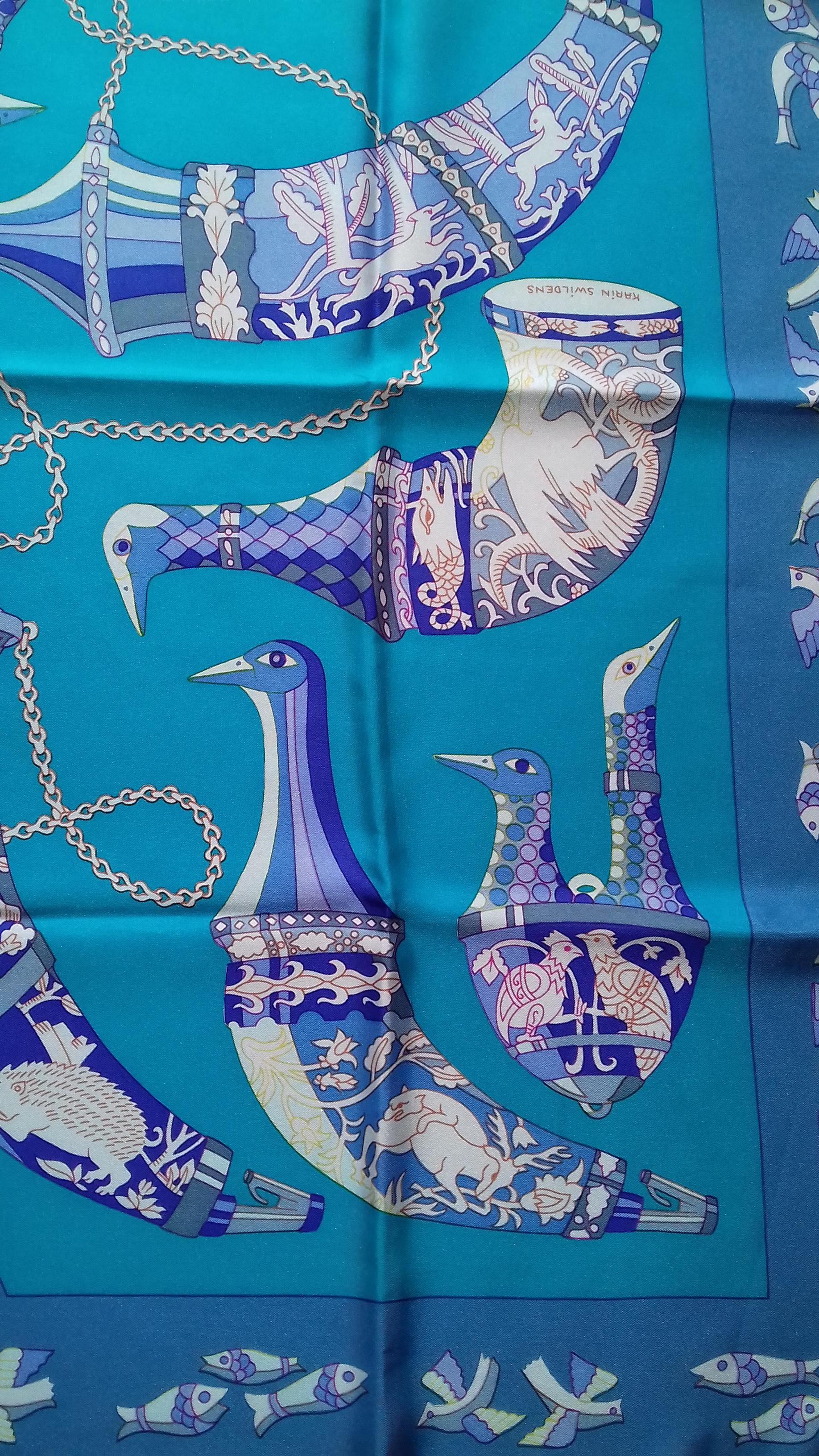 Hermès Vintage Silk Scarf Rhytons Karin Swildens Blue Purple 90 cm In Excellent Condition In Corcoué Sur Logne, Loire-Atlantique