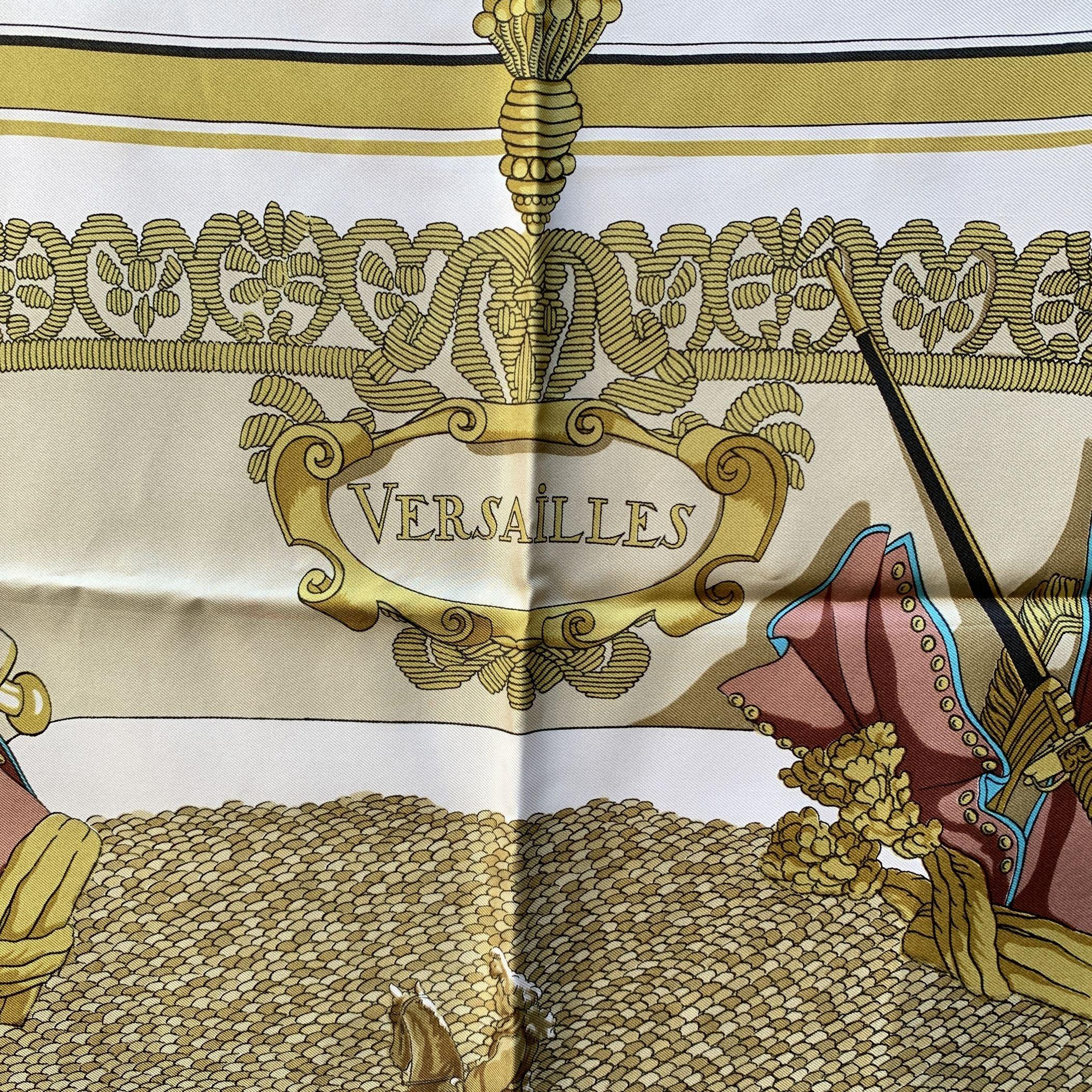 Hermes Vintage Silk Scarf Versailles Le Pavè Du Roy 1954 Hugo Grygkar In Good Condition For Sale In Rome, Rome
