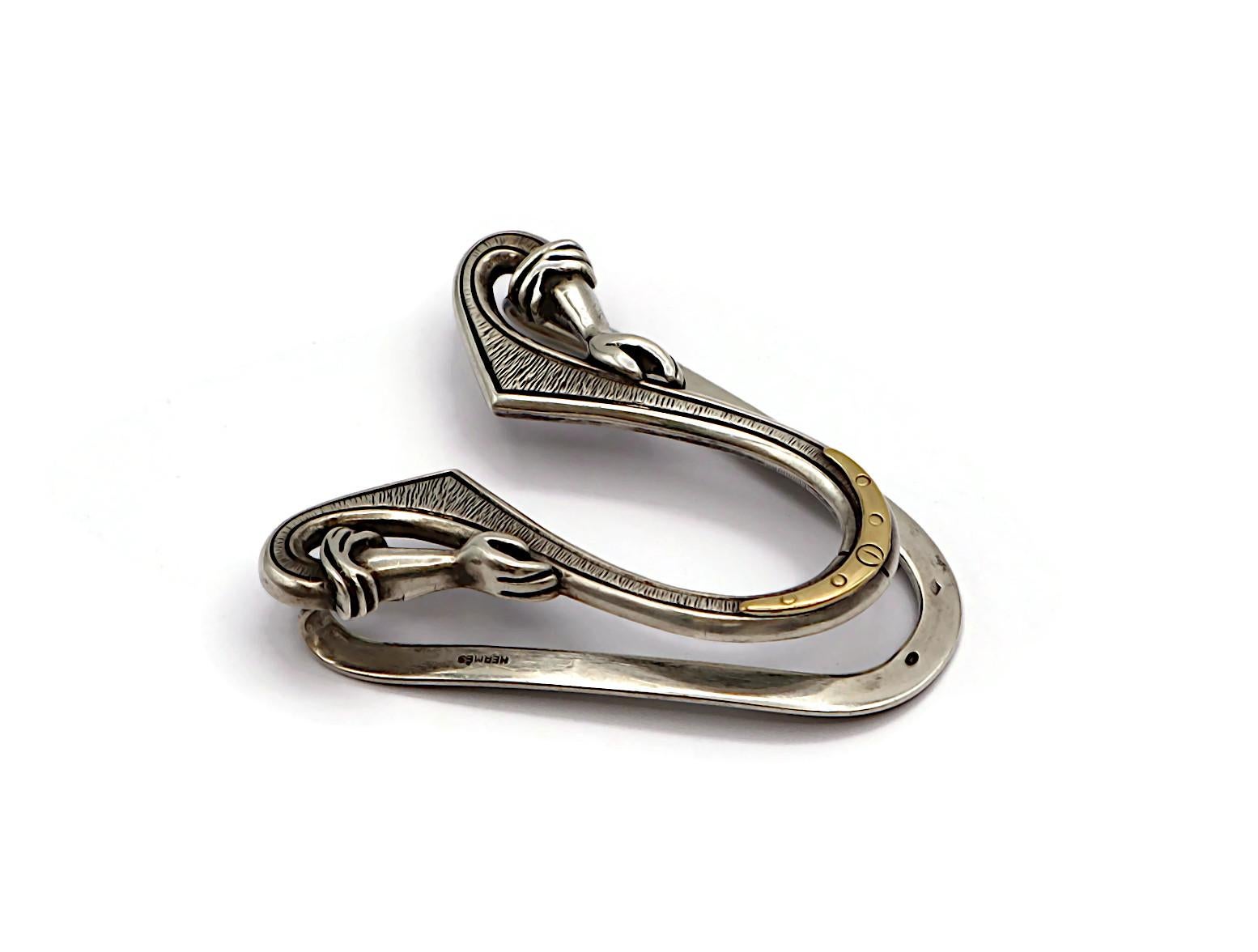 HERMES vintage silver money clip. This is an unusual model featuring hands holding a horseshoe. 

The body of the money clip is made of silver with a lovely detail made of vermeil.

Embossed HERMES.
French silver 