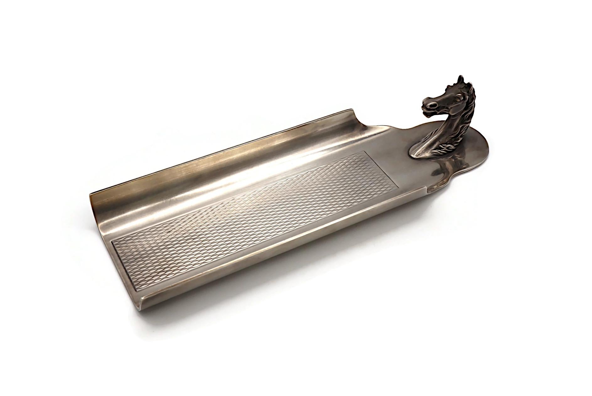 HERMES vintage silver plated horse head equestrian desk tray featuring a crosshatching design.

Originally designed as a desk accessory for pens and pencils, it can also accommodate jewelry or watches.

Embossed HERMES Paris Made in