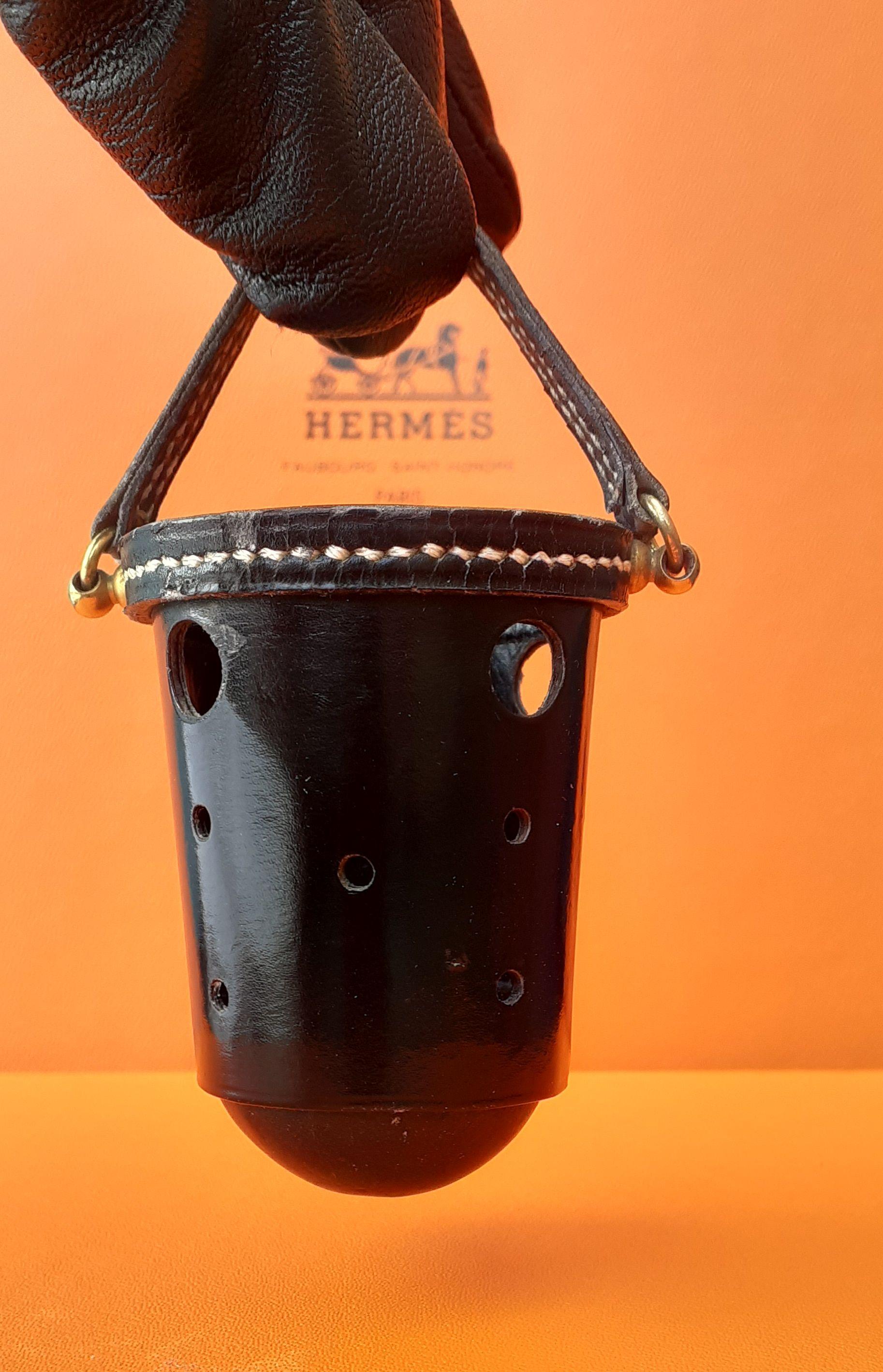 Super Cute Authentic Hermès Ashtray

The rounded bottom allows it not to fall, and the holes allow to hold the cigarettes

Can be hung thanks to its handle

Vintage Item 

Made of smooth leather and golden hardware

Colorway: Black, White